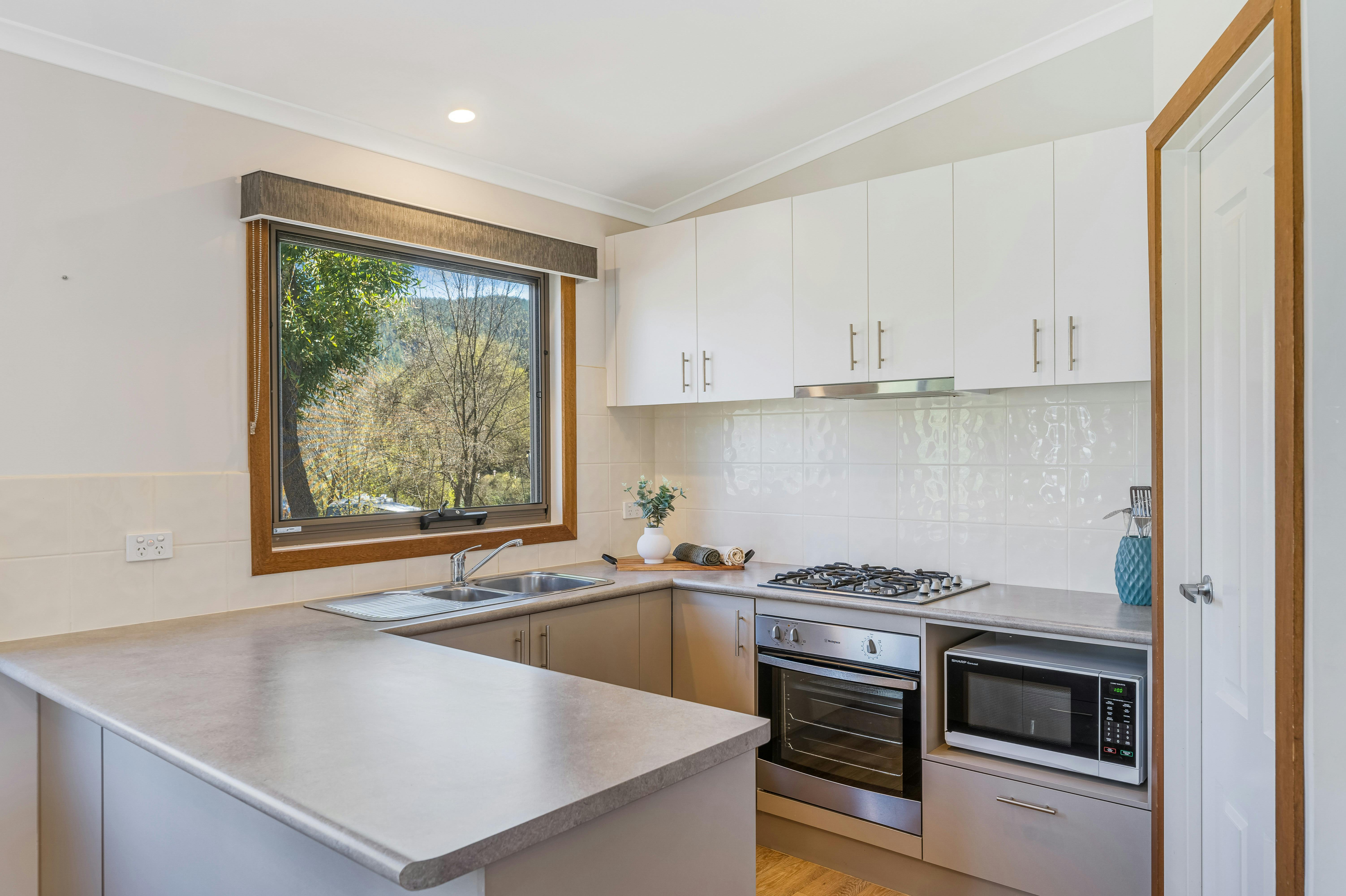 Three Bedroom Spa Townhouse | Tasman Holiday Parks - Bright