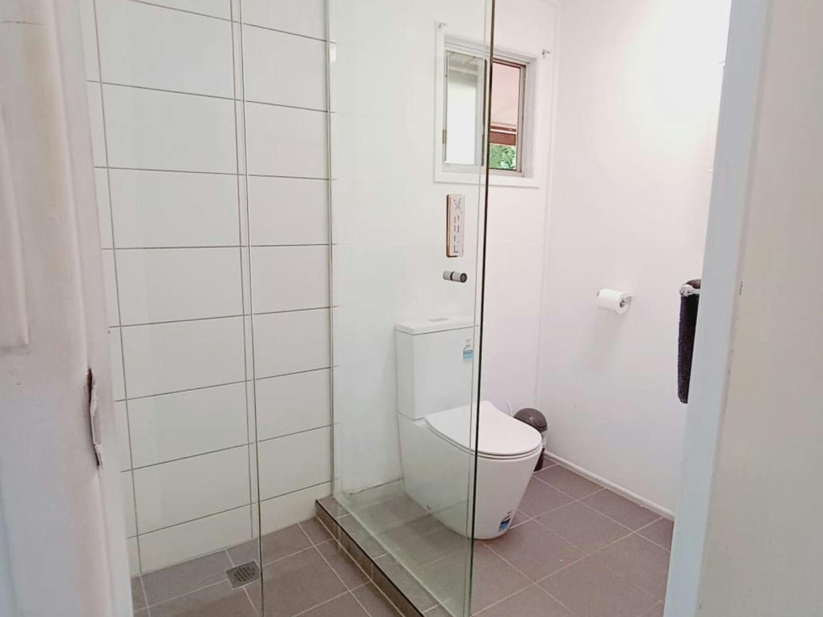 Queen Cabin Bathroom