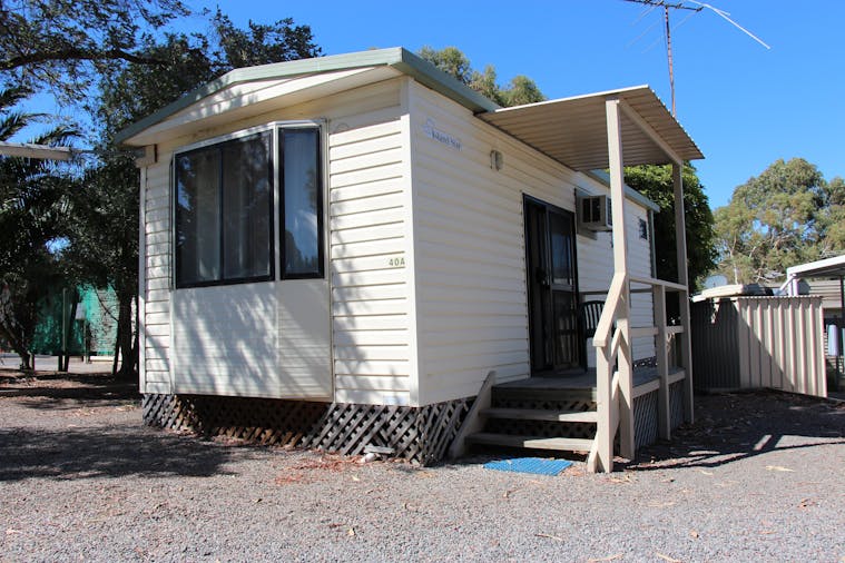 Woodcroft Park, Budget Weekly Cabins Woodcroft,