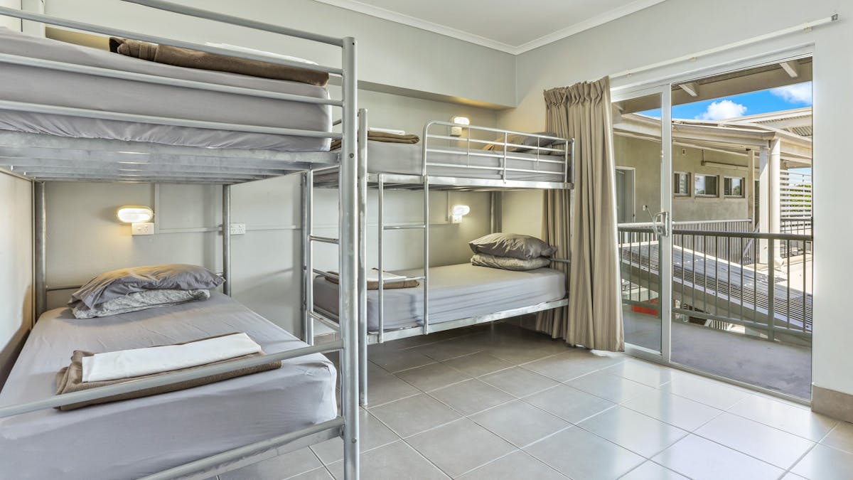 4 bed share + ensuite