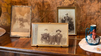 Mugga-Mugga cottage with historical photographs and objects