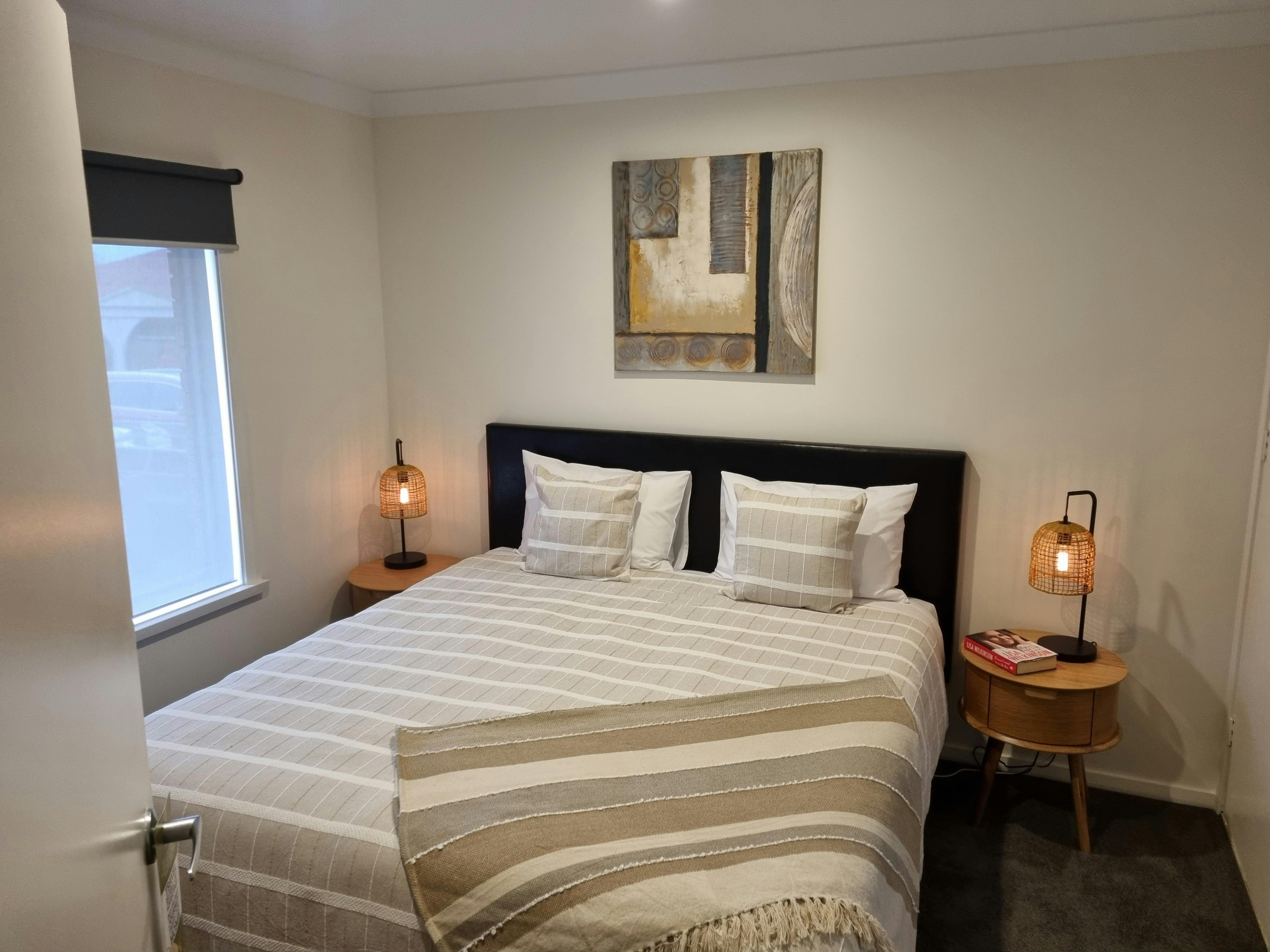 King size bed, smart tv, wardrobe, heating and cooling, block out blinds