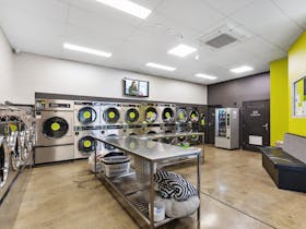 washer, dryers, bench