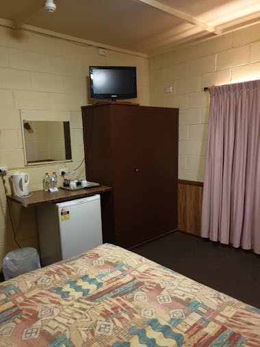 BUDGET ROOM