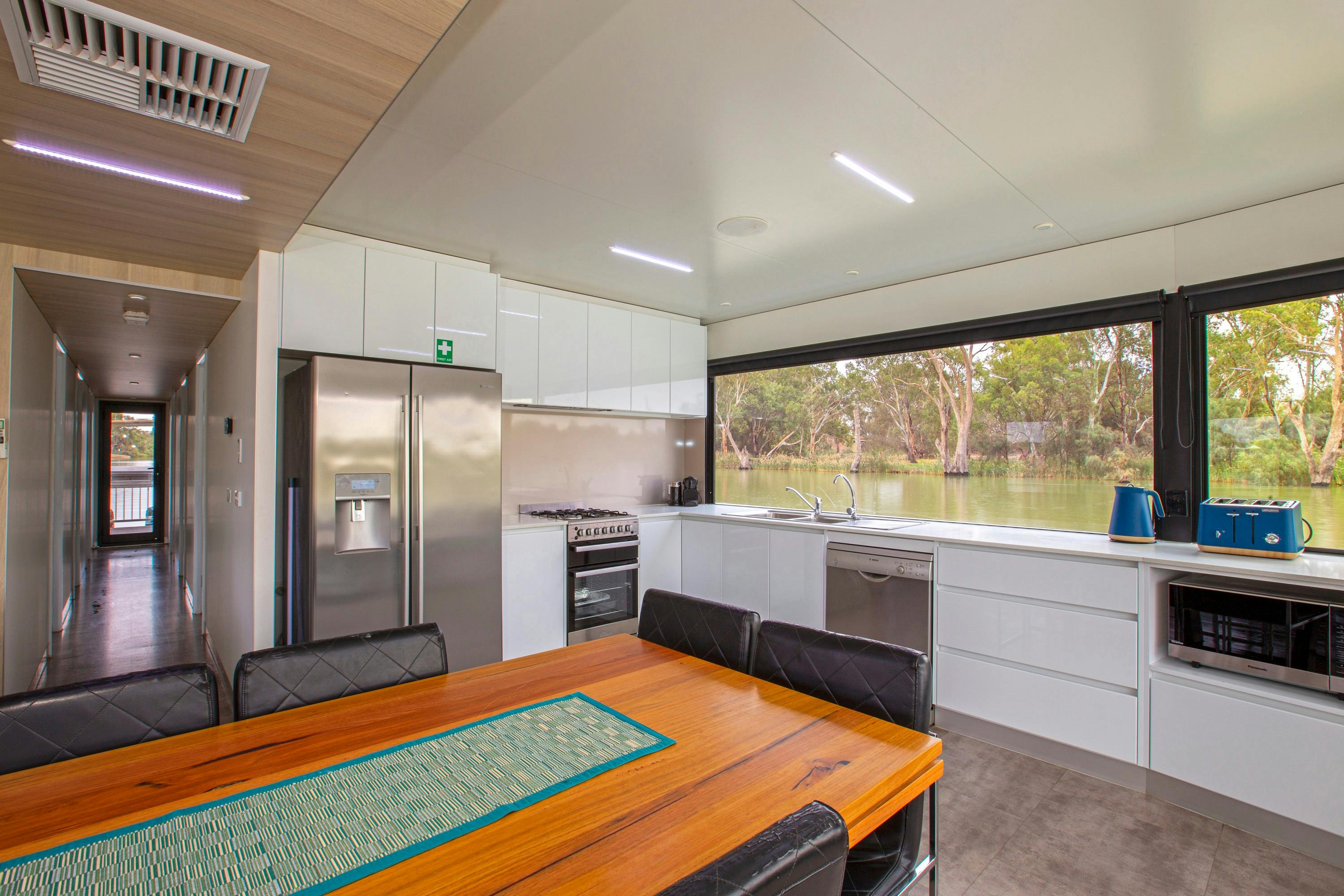 Ruby Luxury - Kitchen