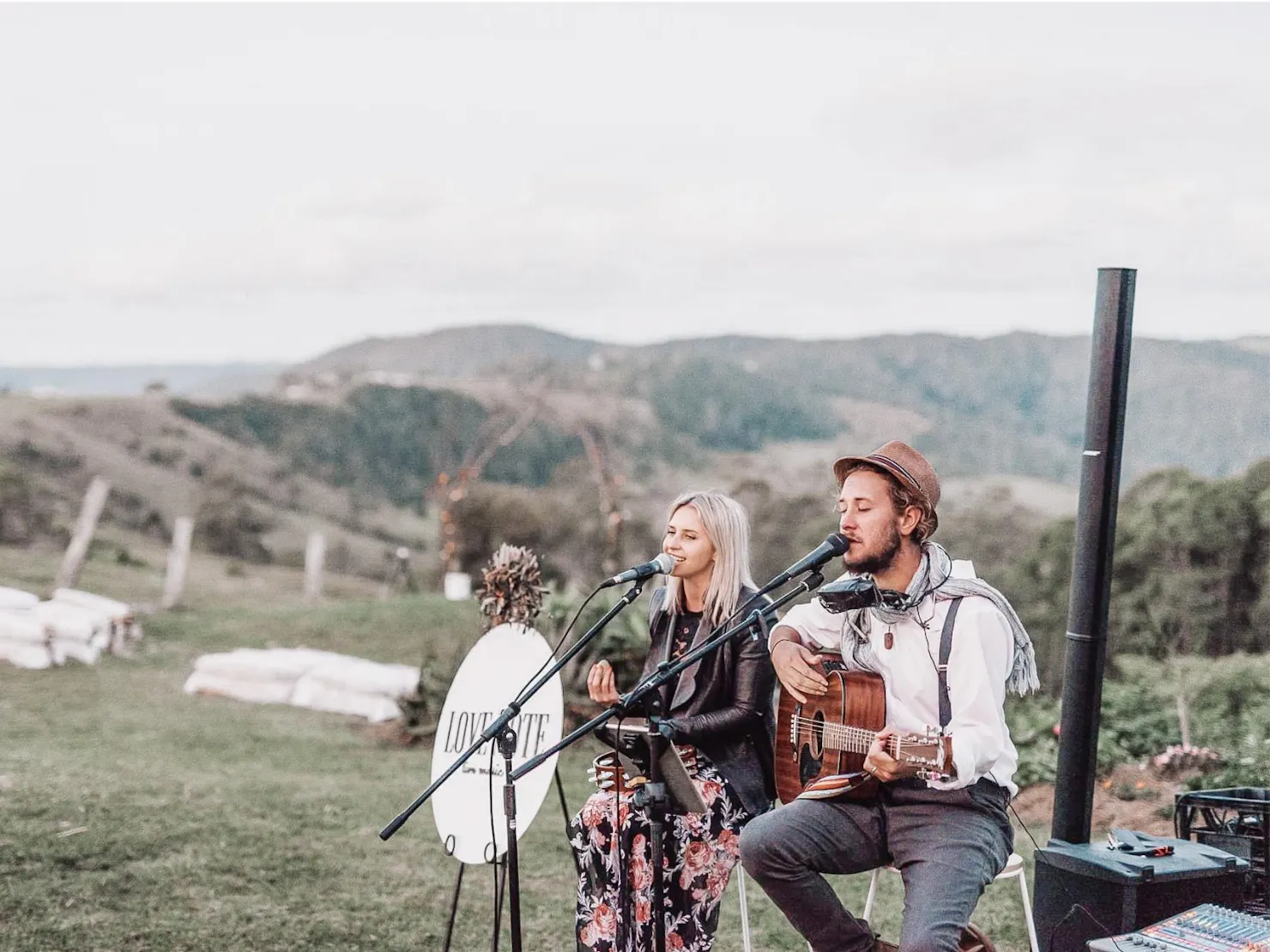 Love Note Music - Wedding Entertainment  / live folk and country musicians QLD