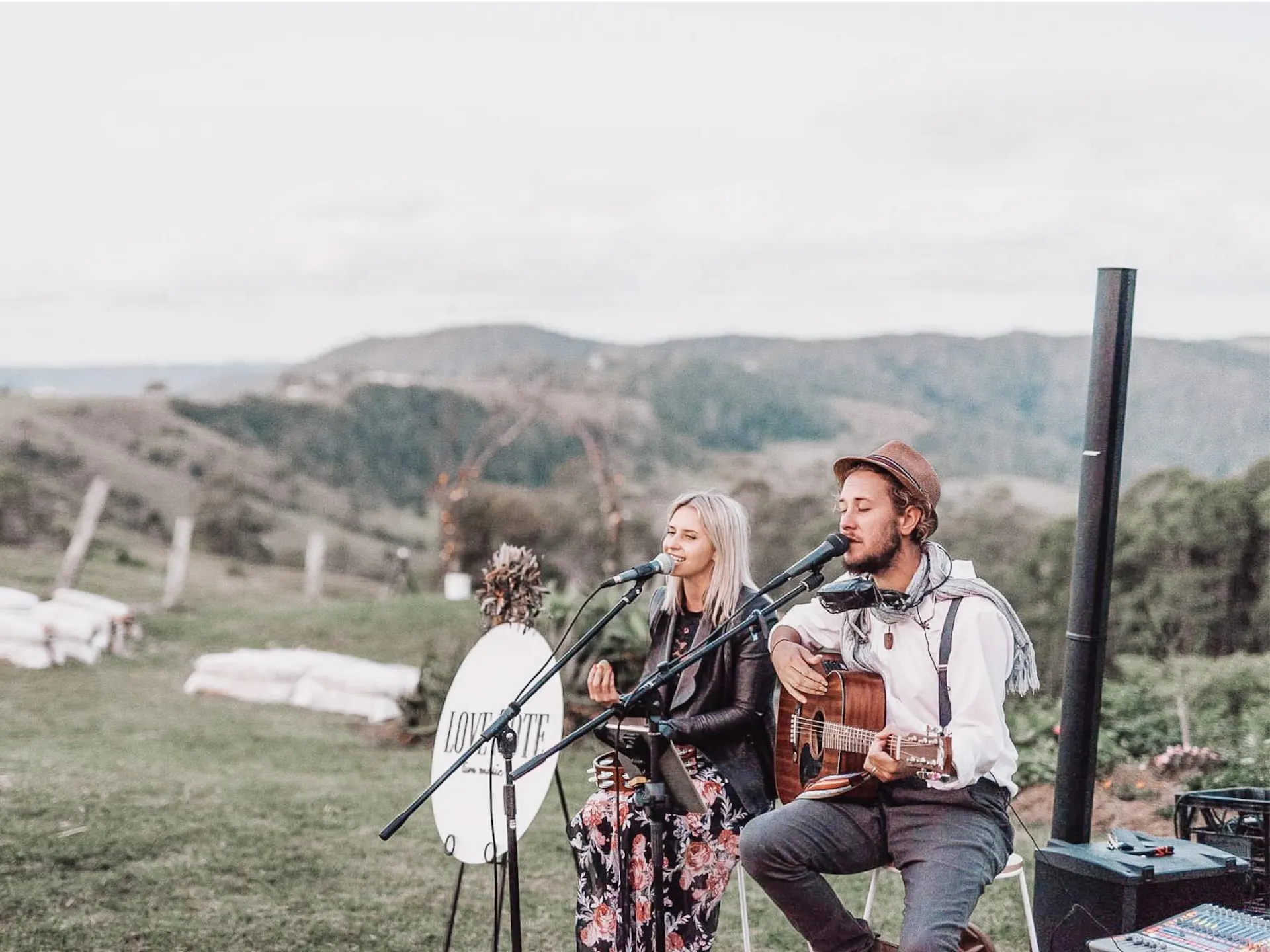 Love Note Music - Wedding Entertainment  / live folk and country musicians QLD