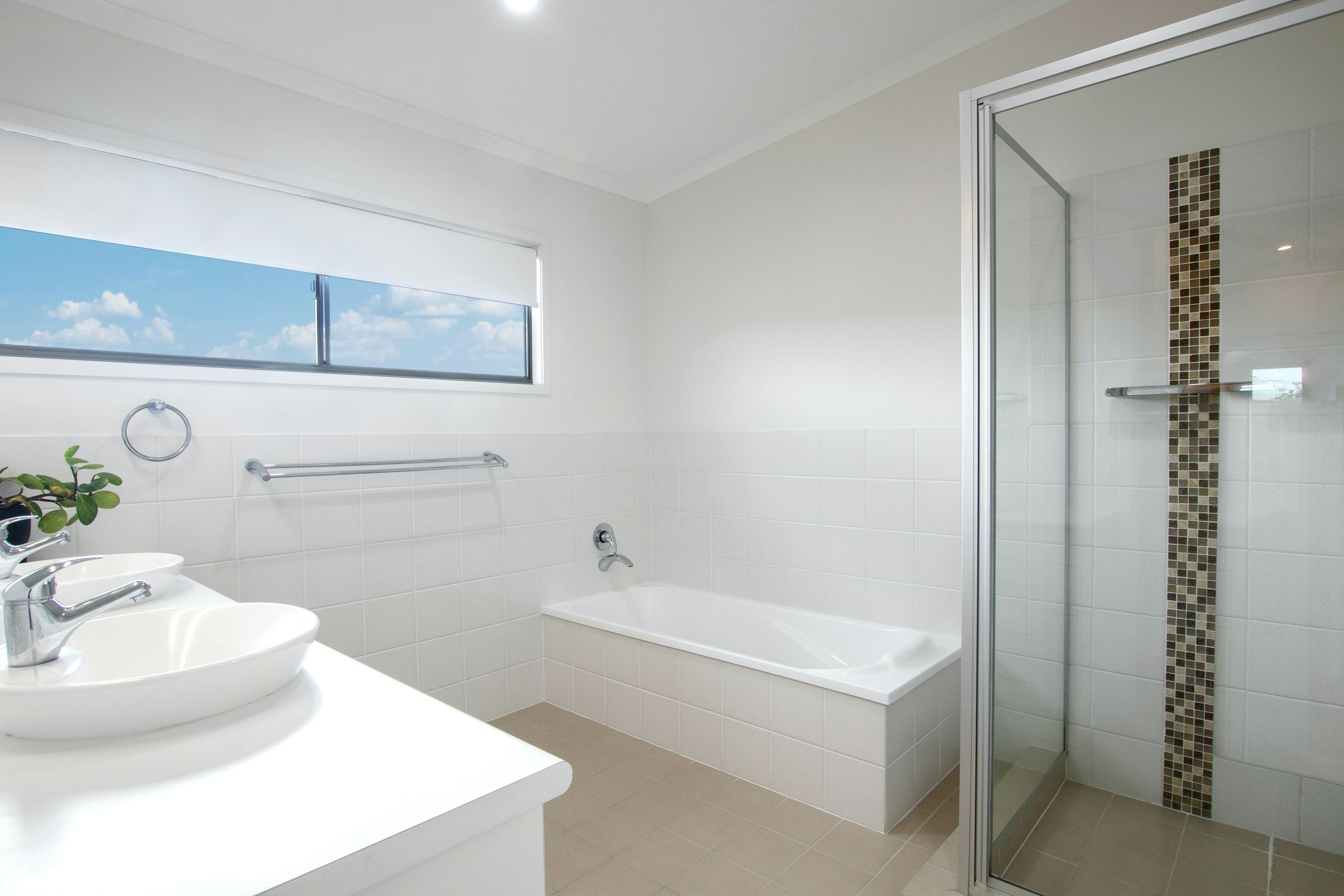 넓은 가족 욕실 이중 세면대 욕조 샤워기 아래층 욕실이 있어 더욱 편리합니다.