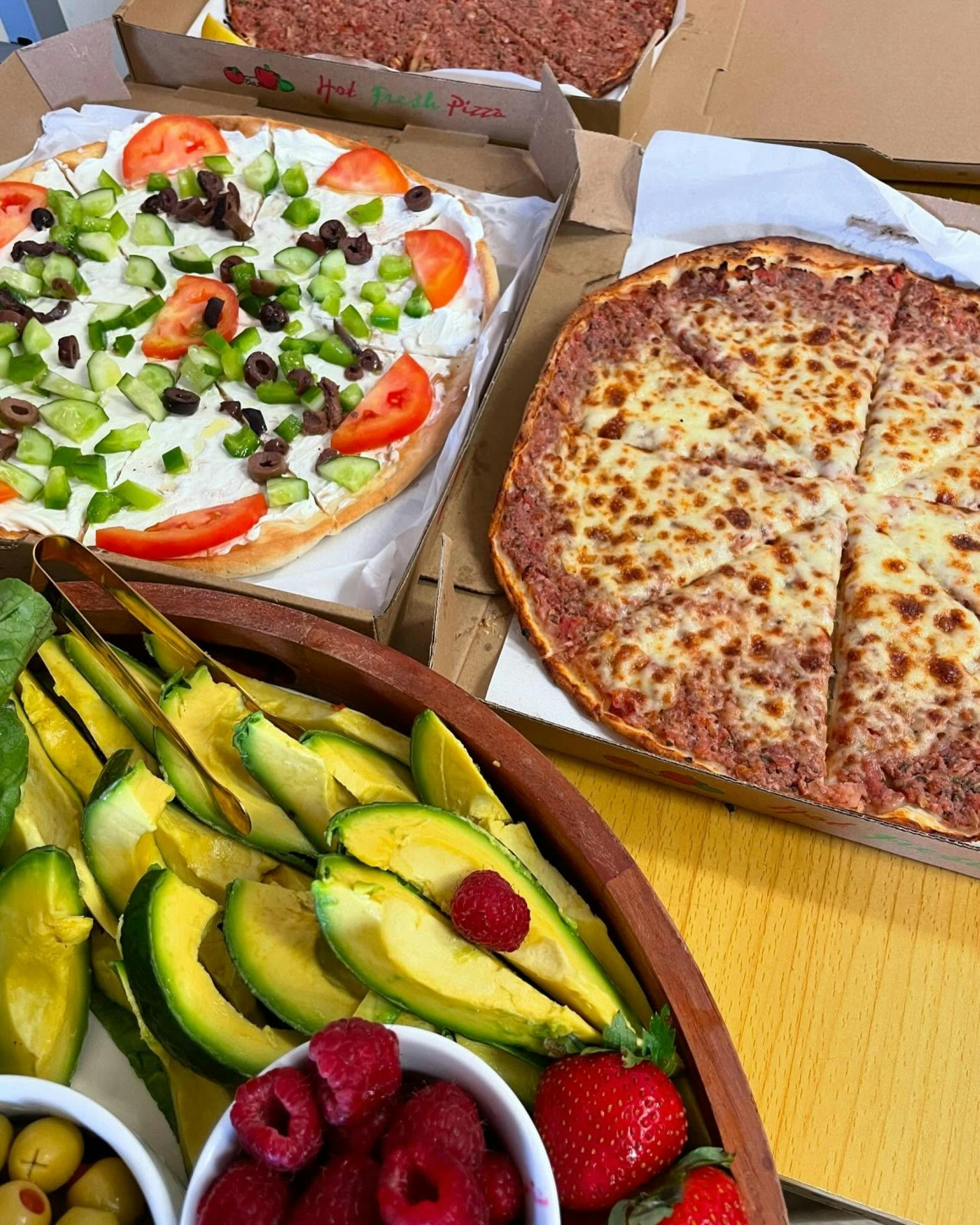 Traditional breakfast pizza