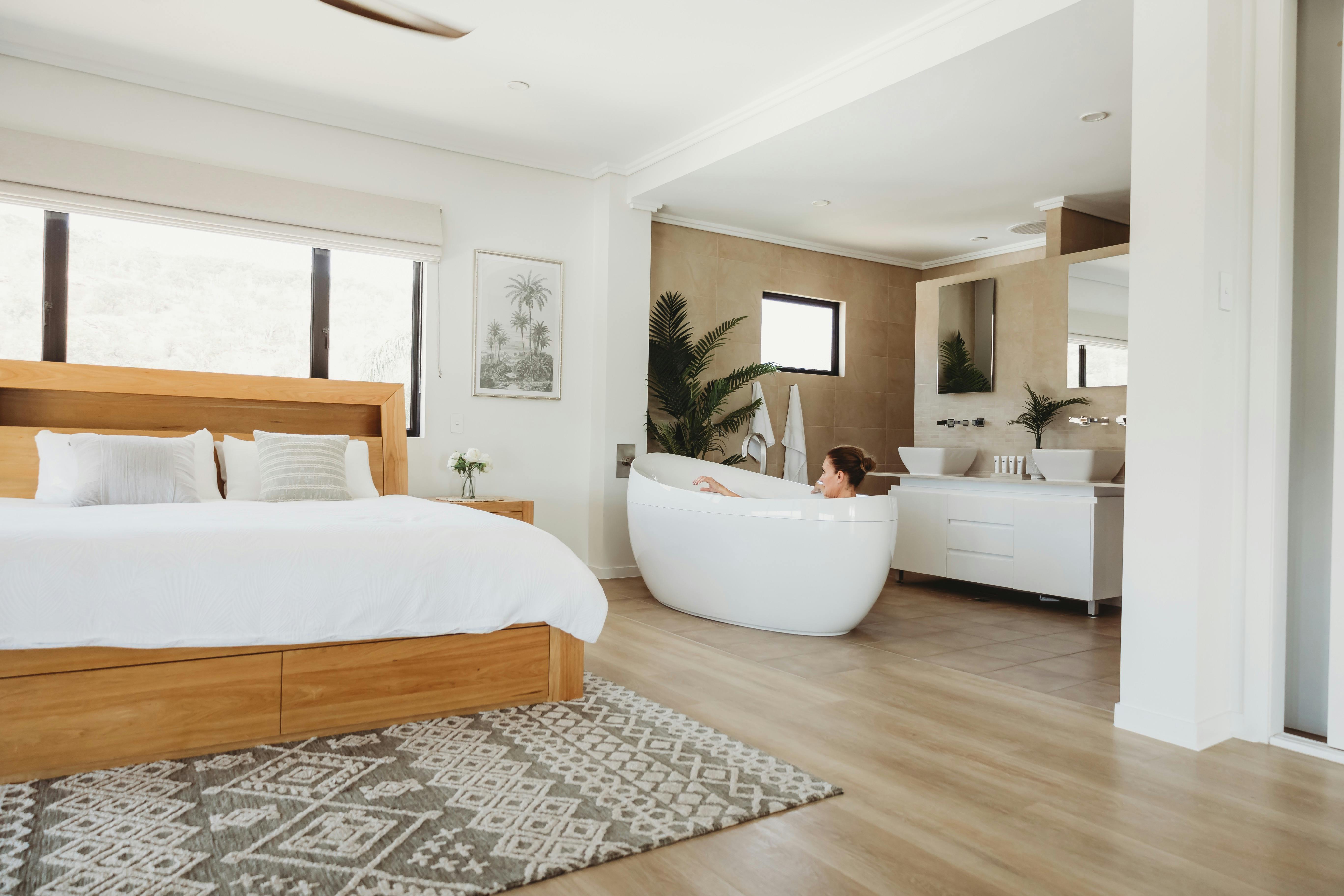 Master bedroom with bath - Townsville