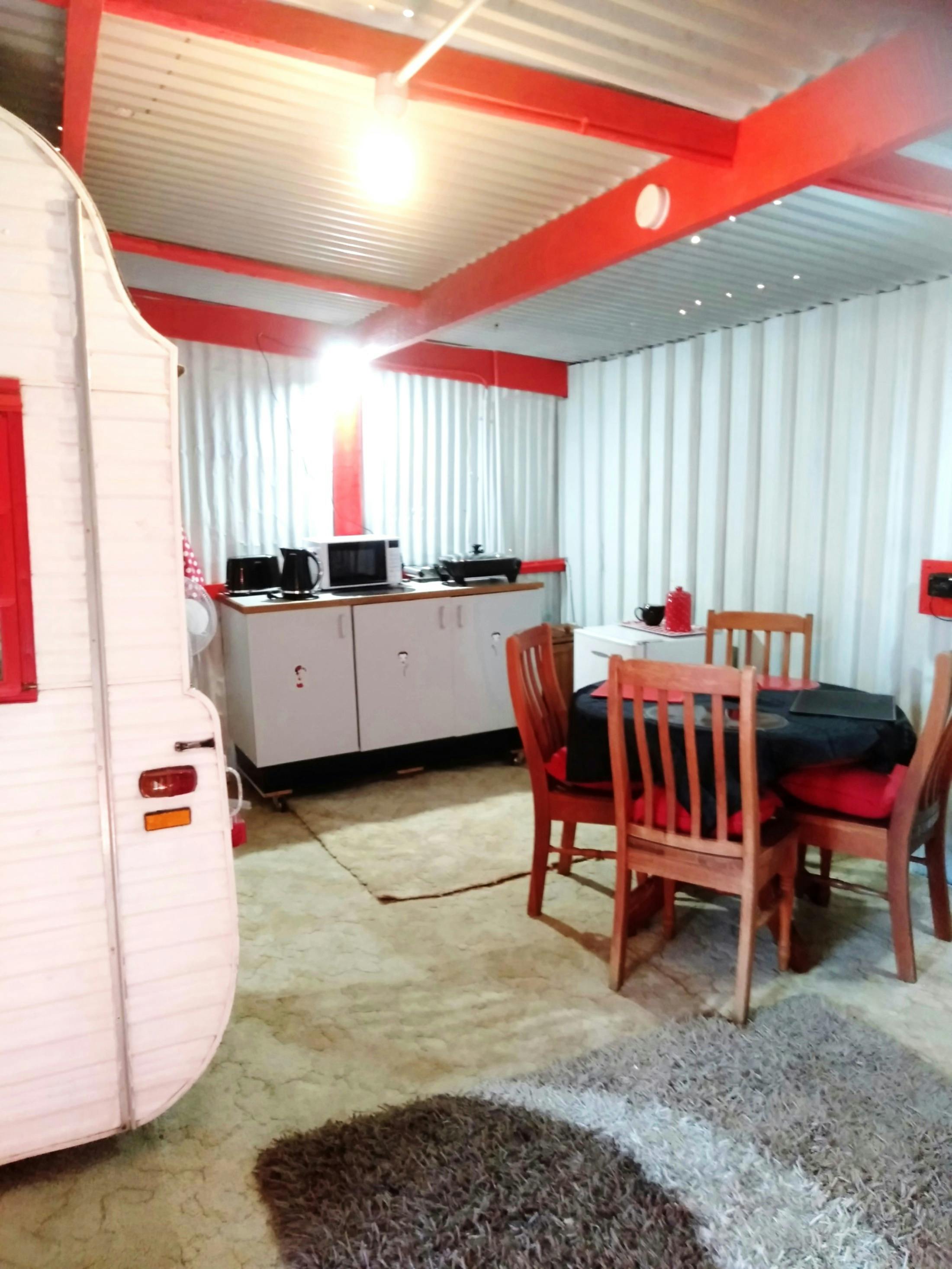 昆比公园的贝蒂娃娃大篷车