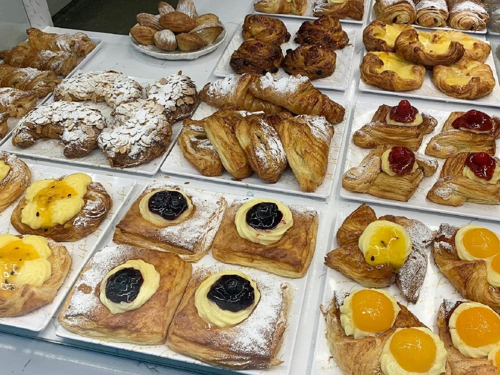 De France Cafe Macarthur Square 展出的糕點