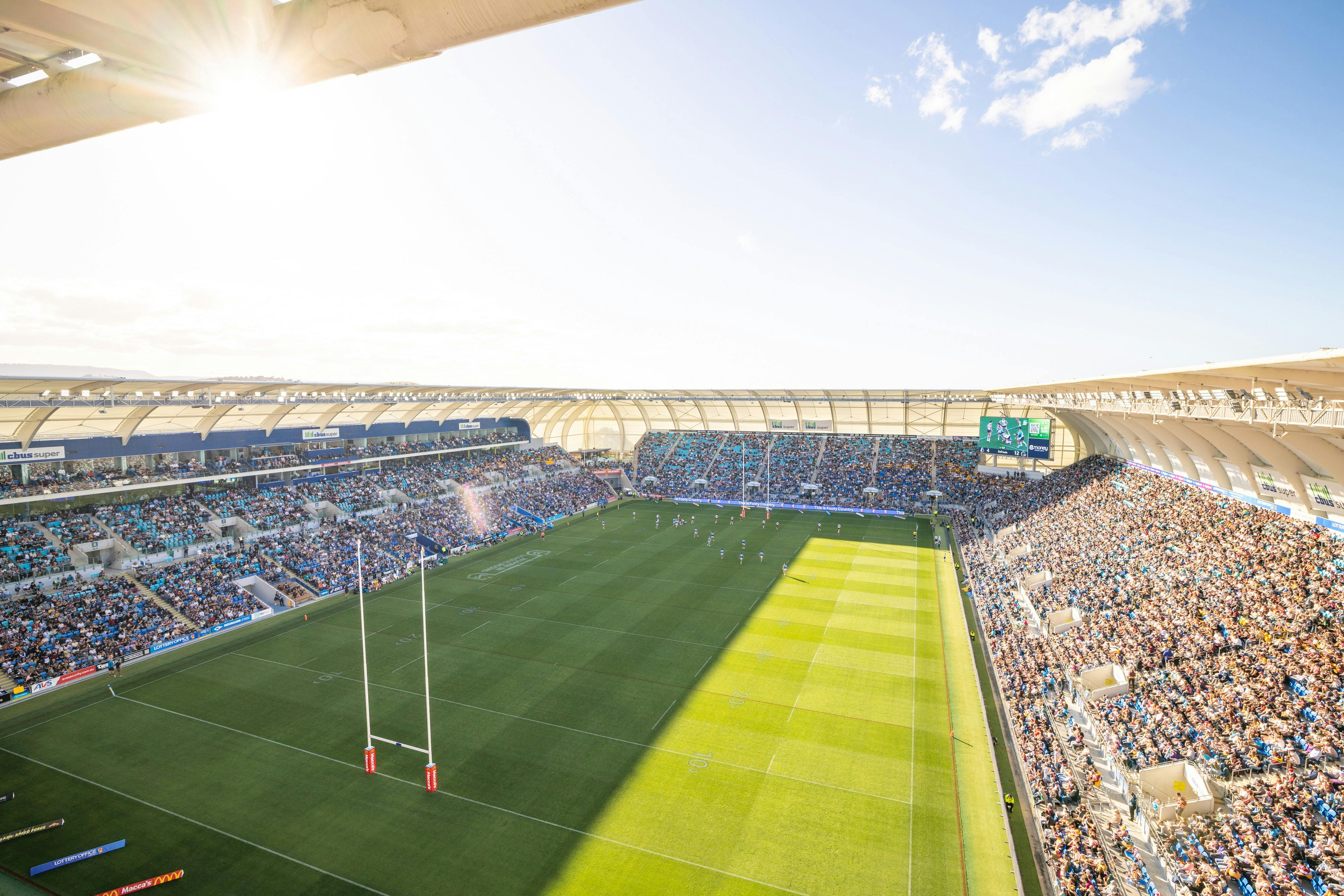 Gold Coast Titans sell out crowd at Cbus Super Stadium
