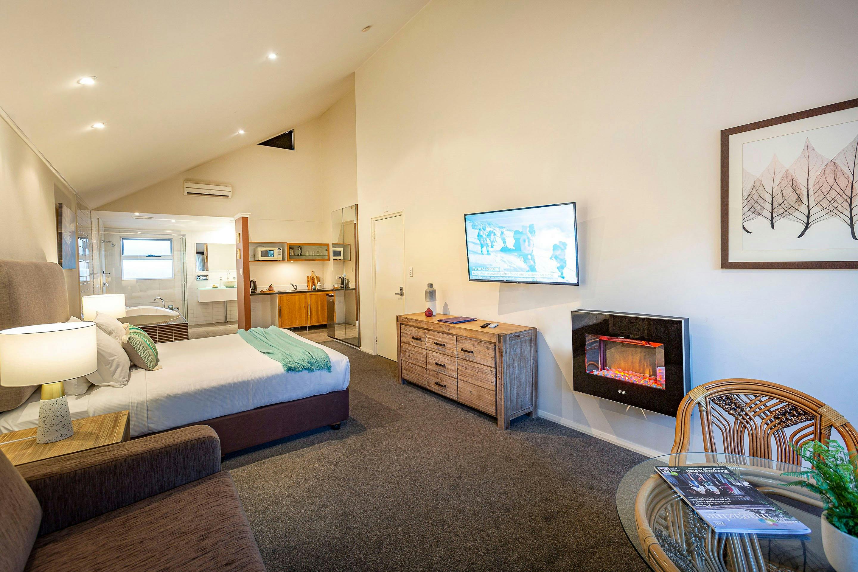 Upstairs King Spa Studio