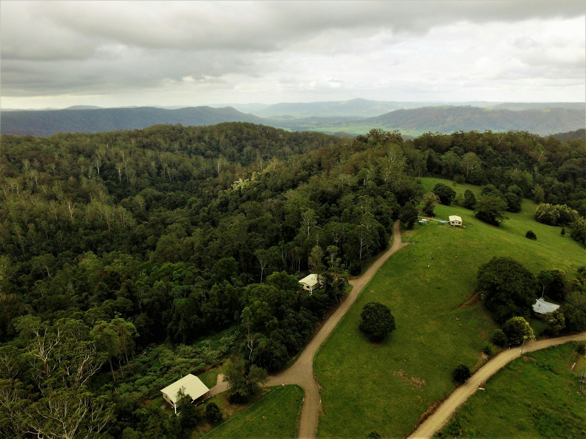 Accommodation Cabins with walking tracks, rainforest and waterfalls Accommodation Cabins with walking tracks, rainforest and waterfalls