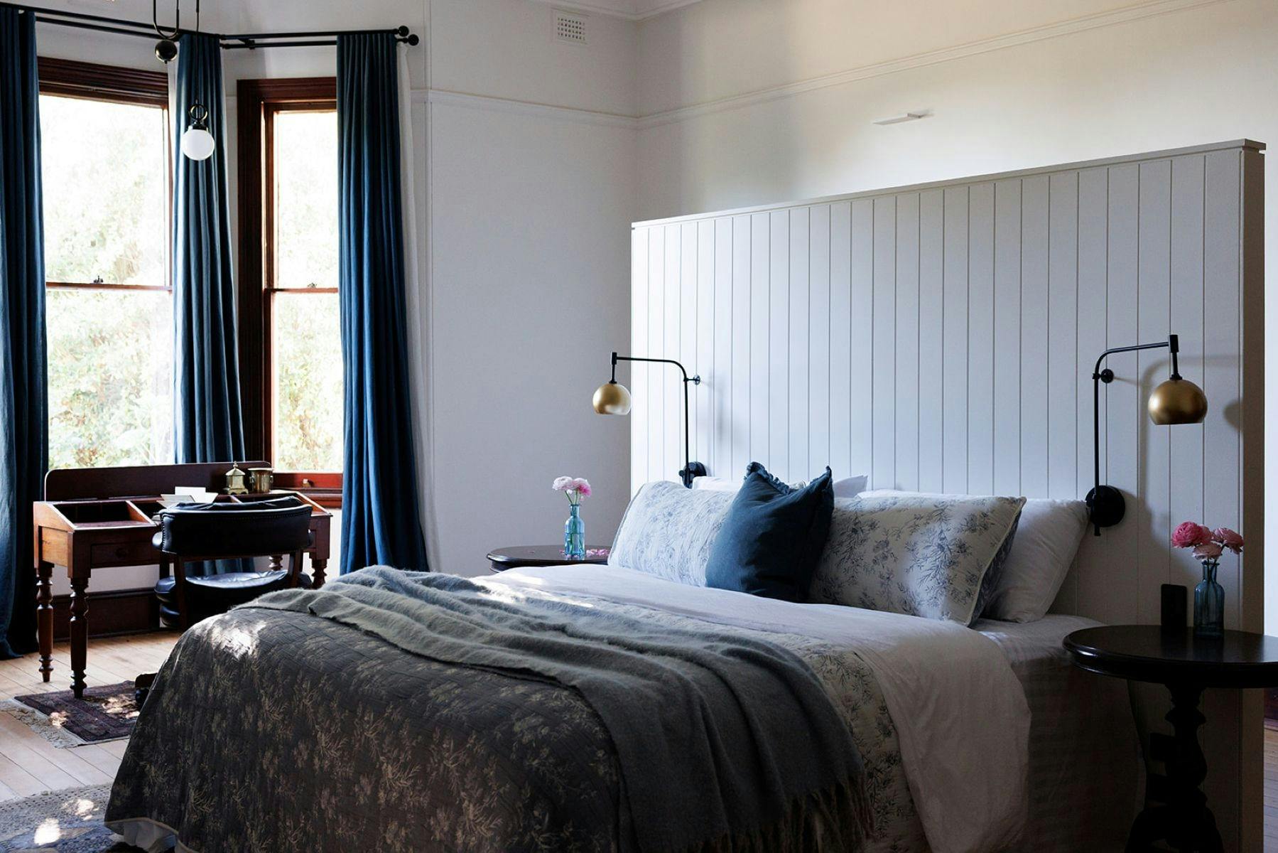 Grand king bedroom with ensuite in Bathurst