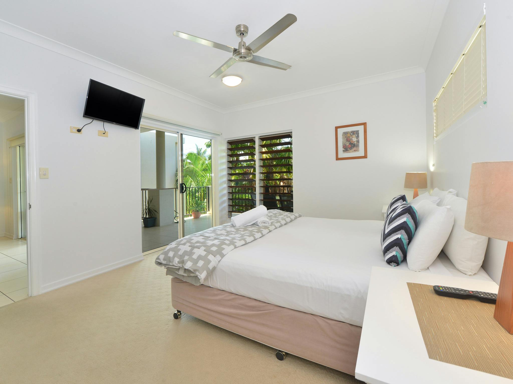 Master bedroom Garden view Master bedroom Garden view