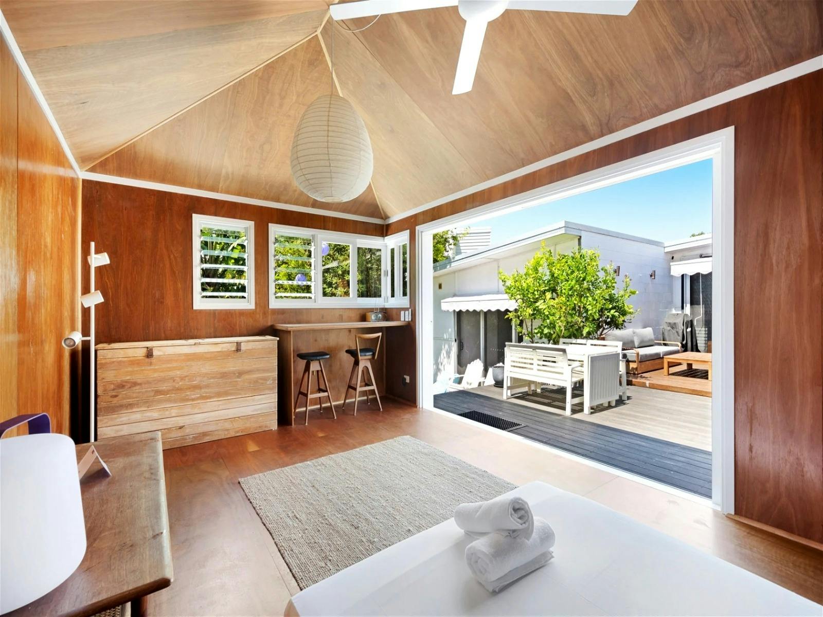 소파 베드와 실내 욕실이 있는 객실