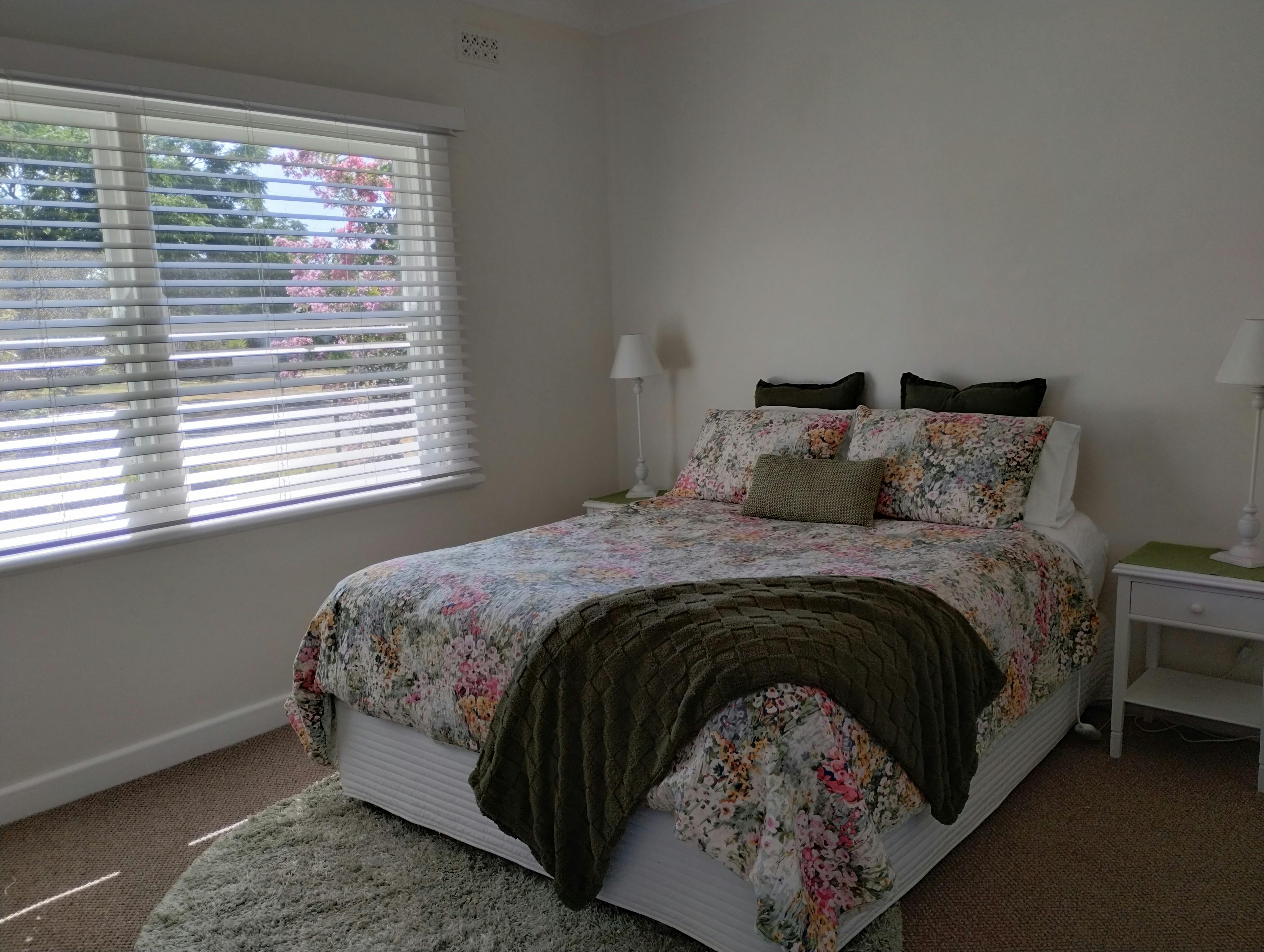Milawa Cottage Main Queen Bedroom