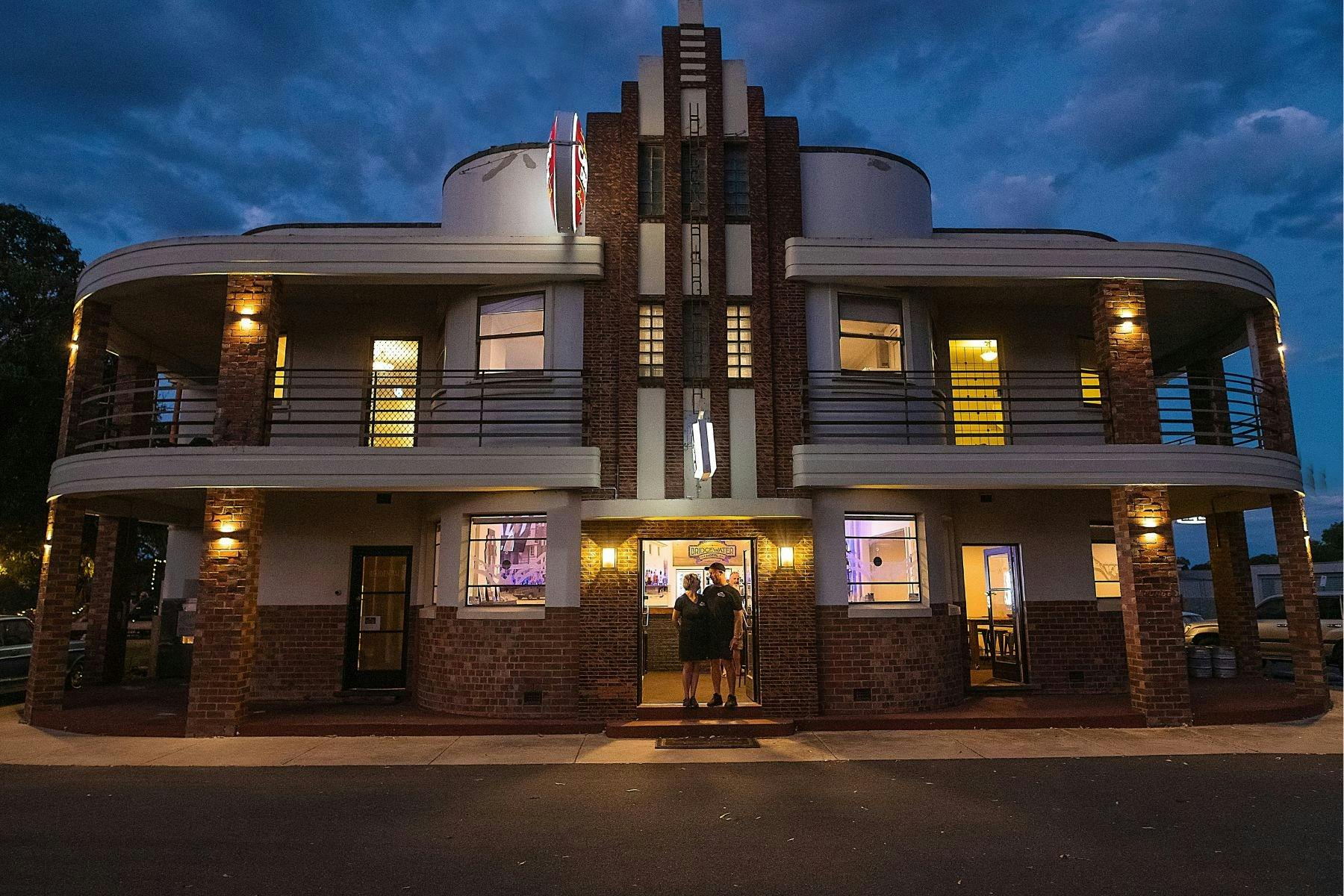 Bridgewater Hotel Loddon River Front View