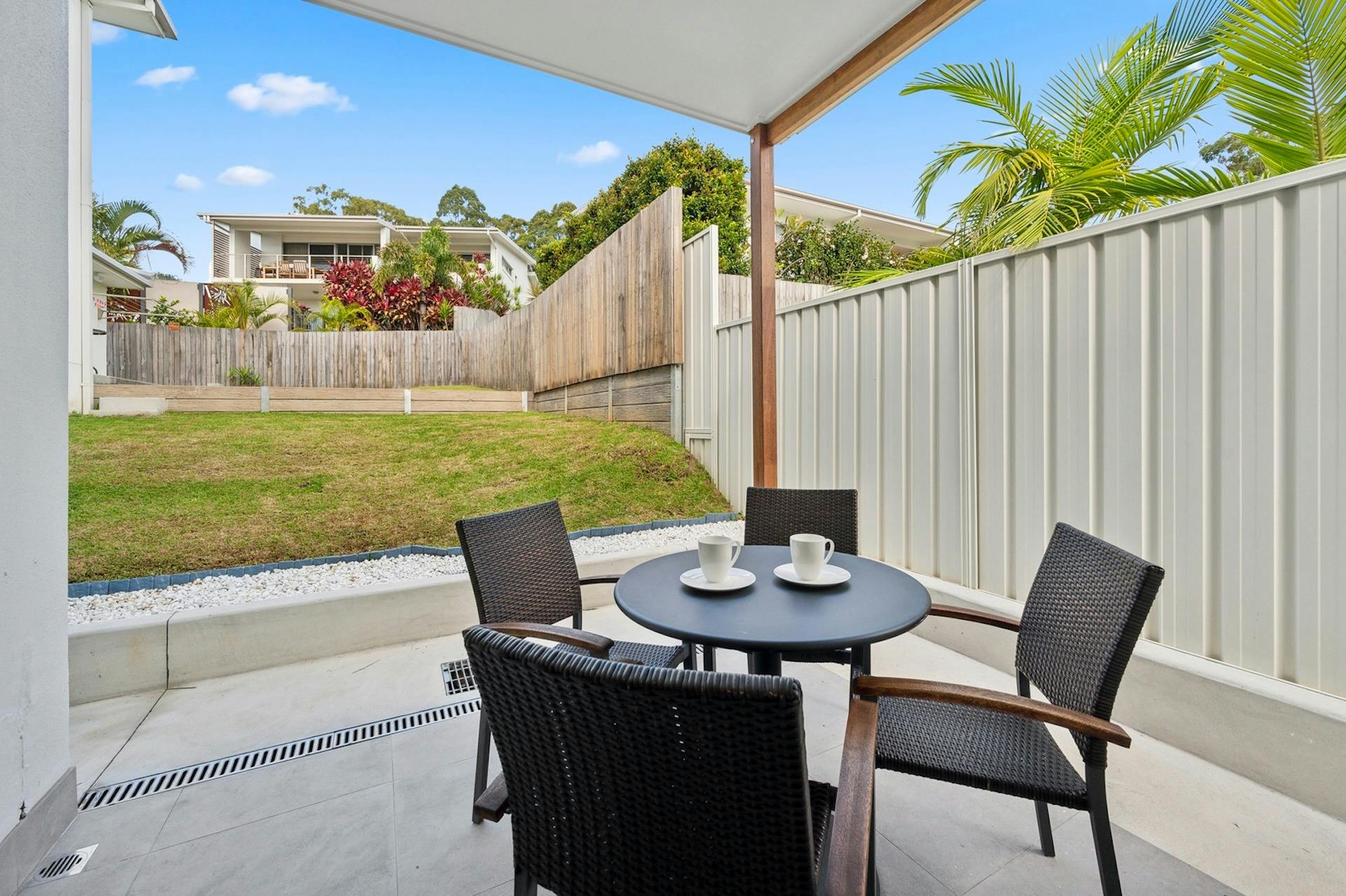 좌석이 있는 야외 지하 공간