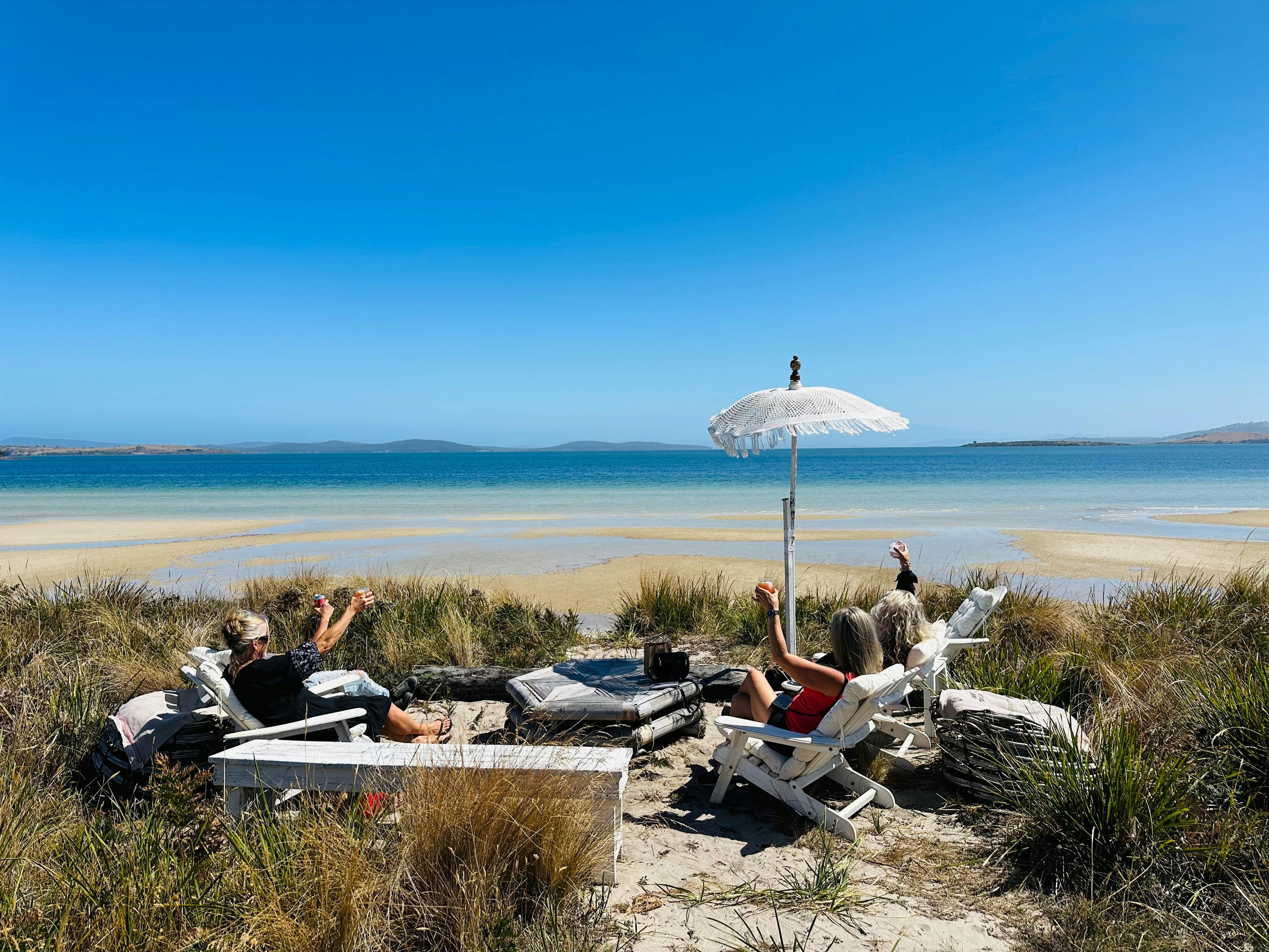 Dunalley Bay Distillery Beachfront Tasting Hut is a waterfront café and cellar door on the only road