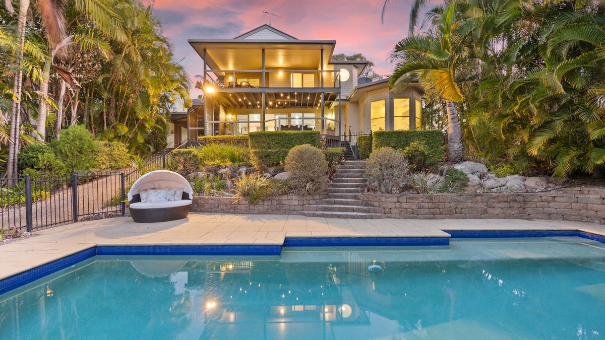 Private accommodation for up to 12 guests Private accommodation for up to 12 guests