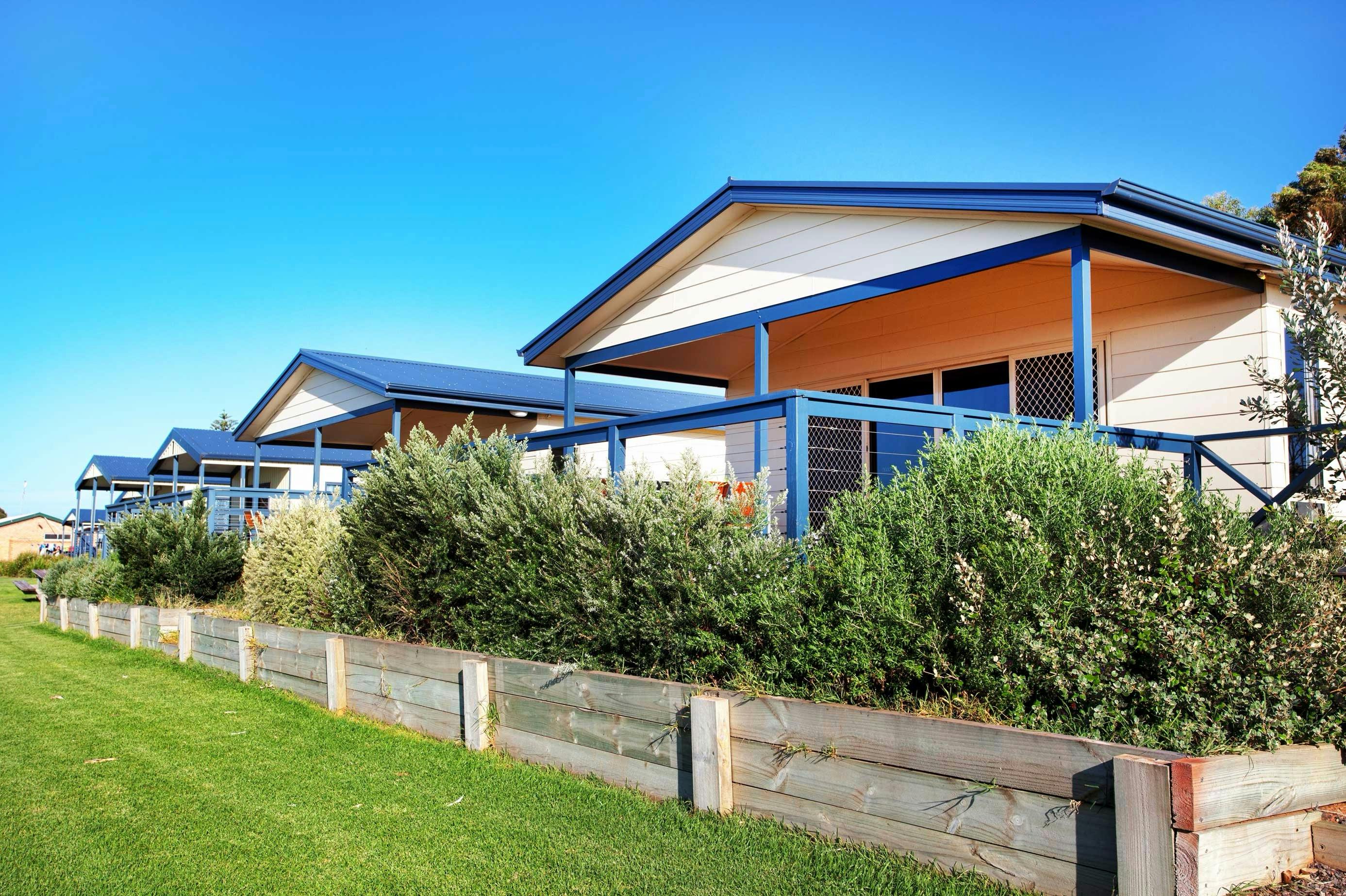 Deluxe 2 Bedroom Cabin - Sleeps 6
