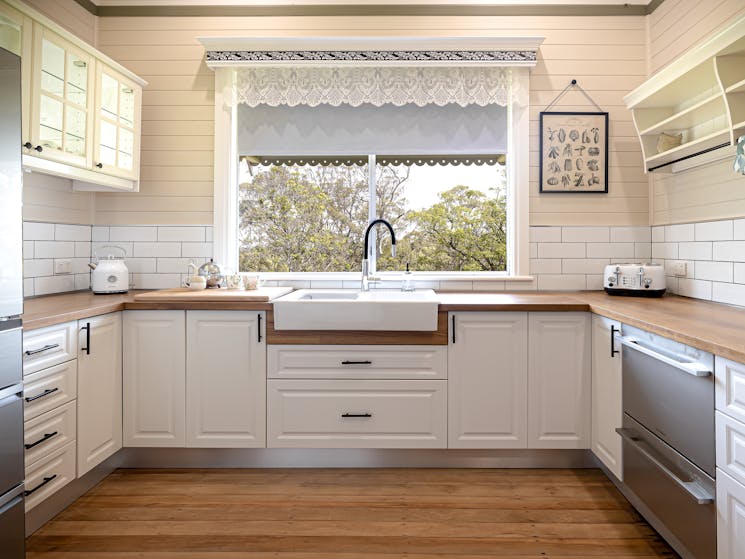 Country Kitchen large on space and features