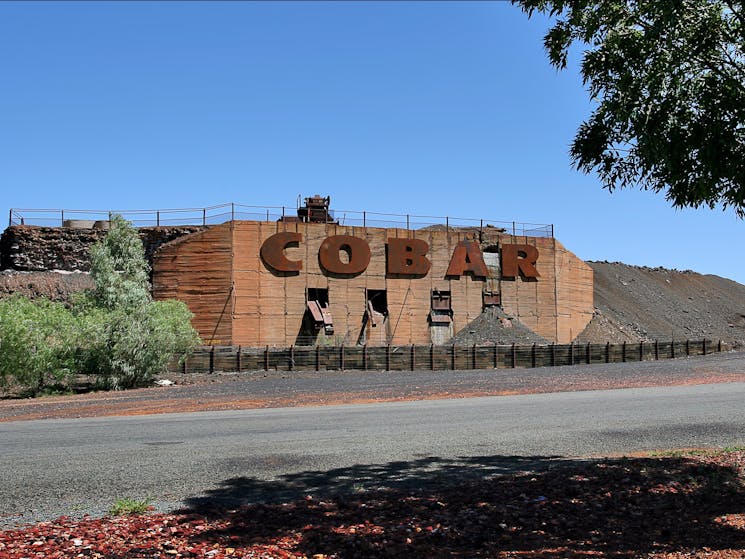 Cobar sign, Outback
