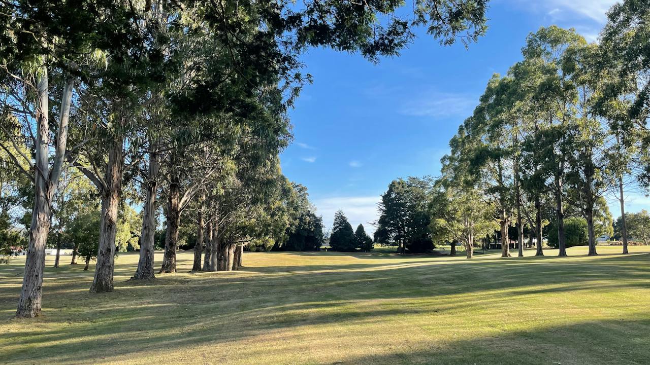 Approach to 7th Green