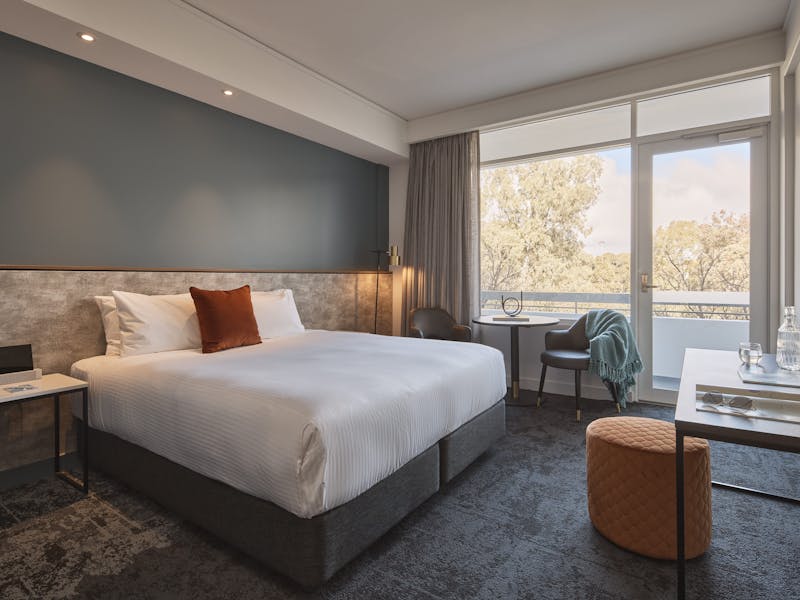 King Bed Room with Park View