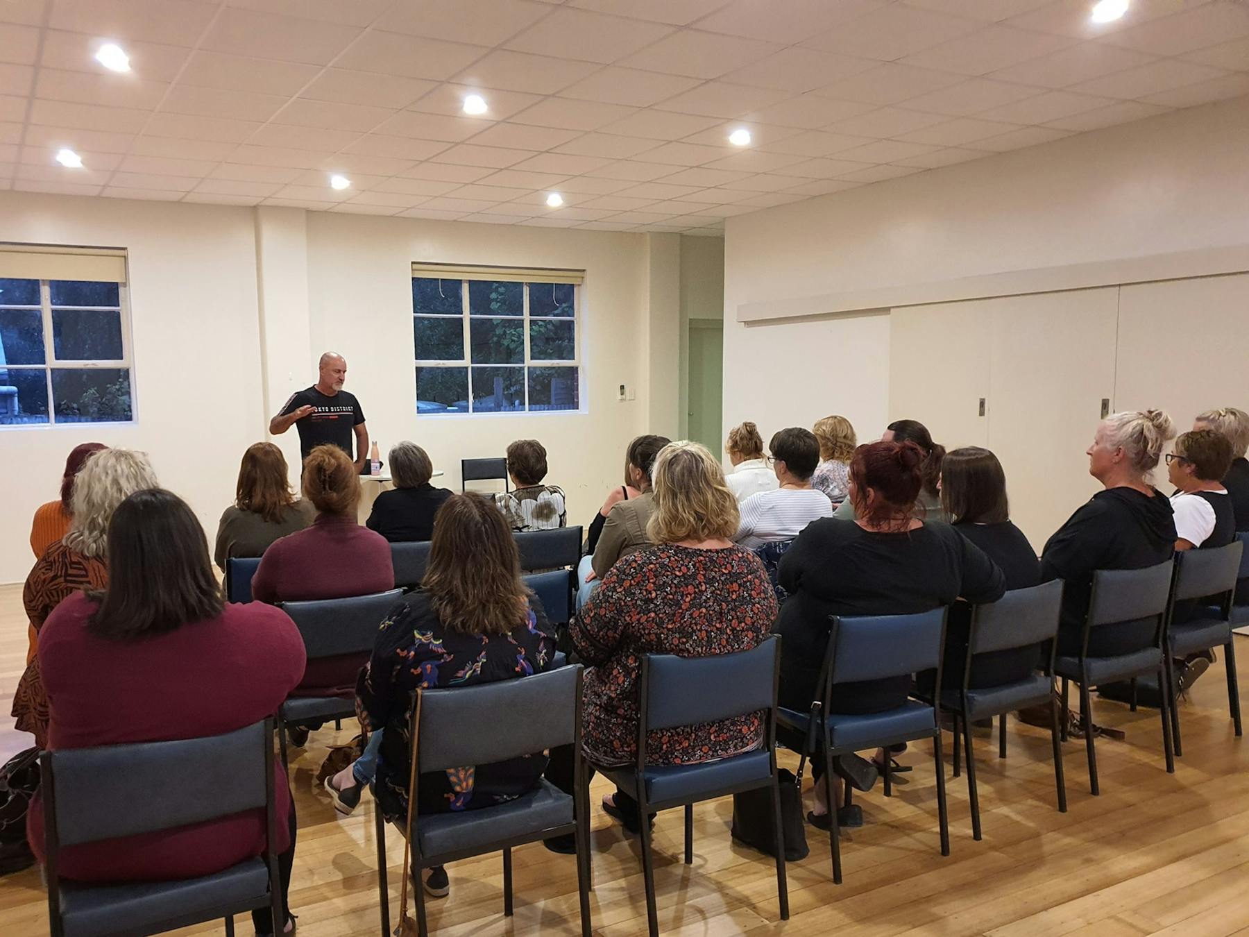 Aussie medium, Simon Hay speaking to an audience at a mediumship event