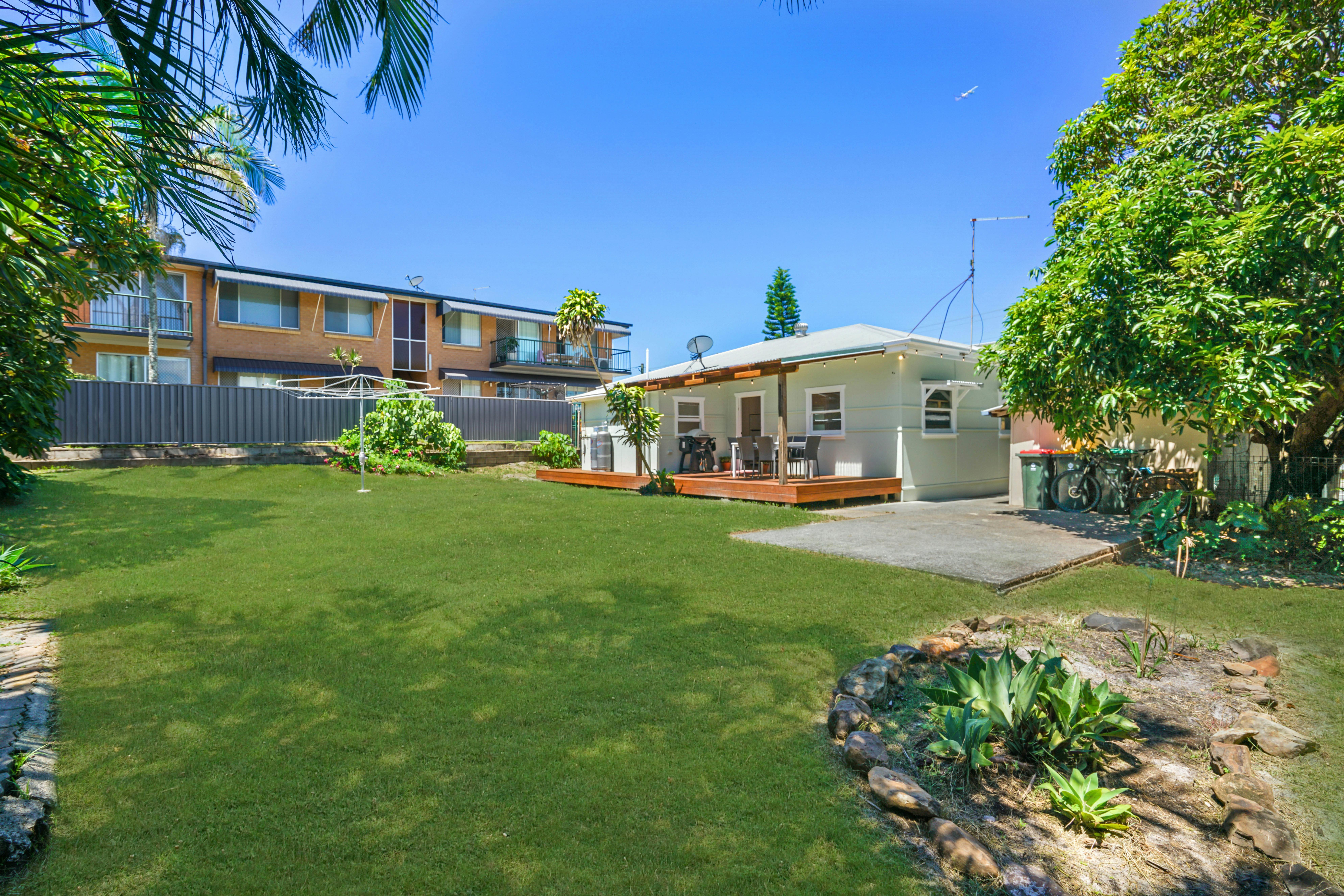 Dougy’s Beach Shack NSW Holidays & Things to Do