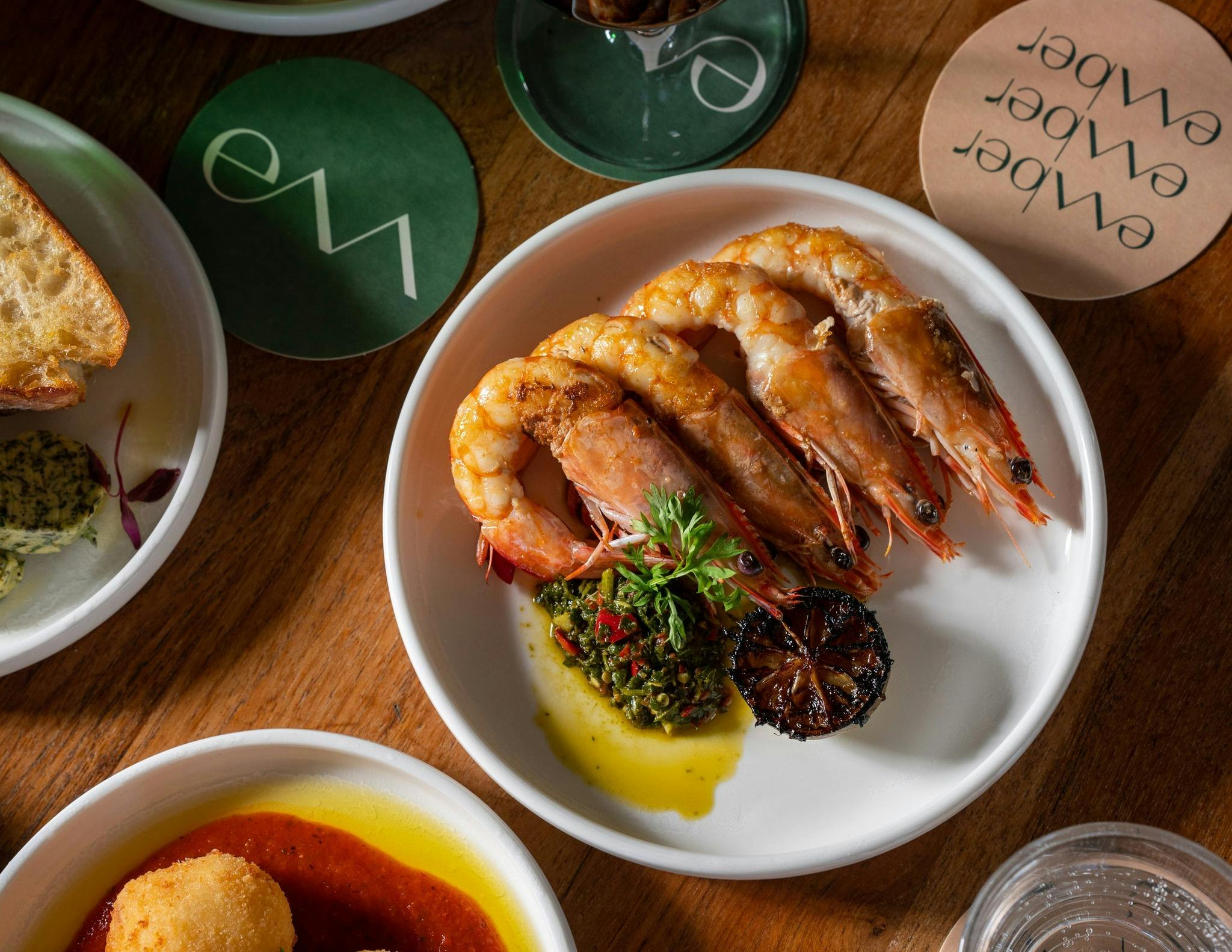 해산물 엠버 바이런 베이