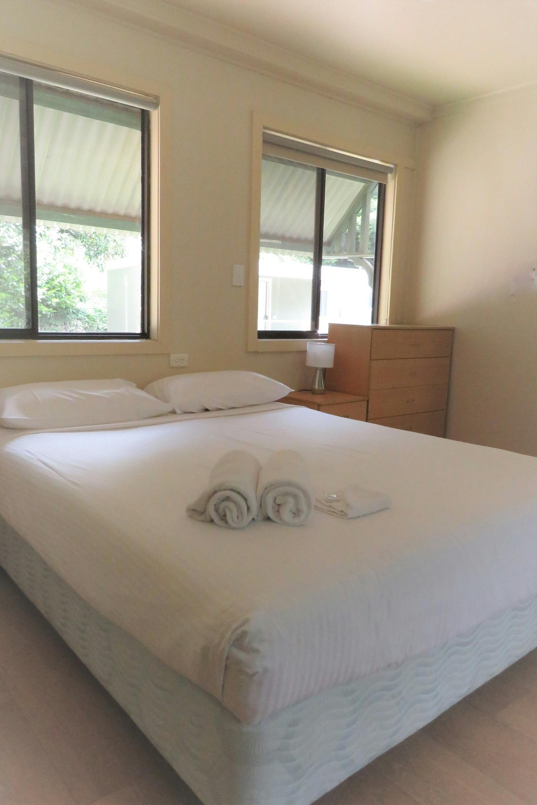 Studio 2 (pet friendly) queen bed