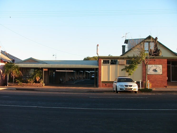 Swan Motel