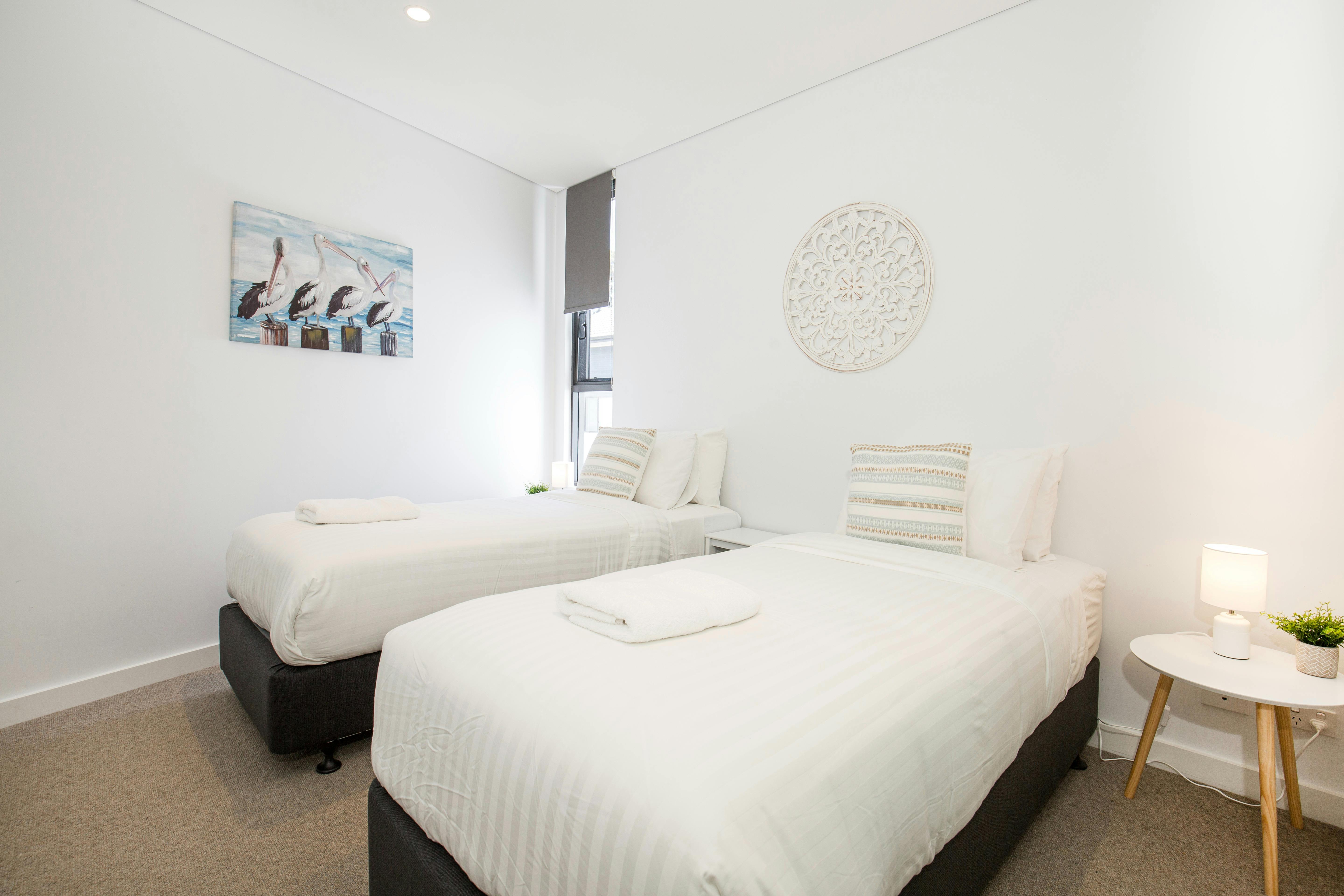 Bedroom (King OR two Singles)