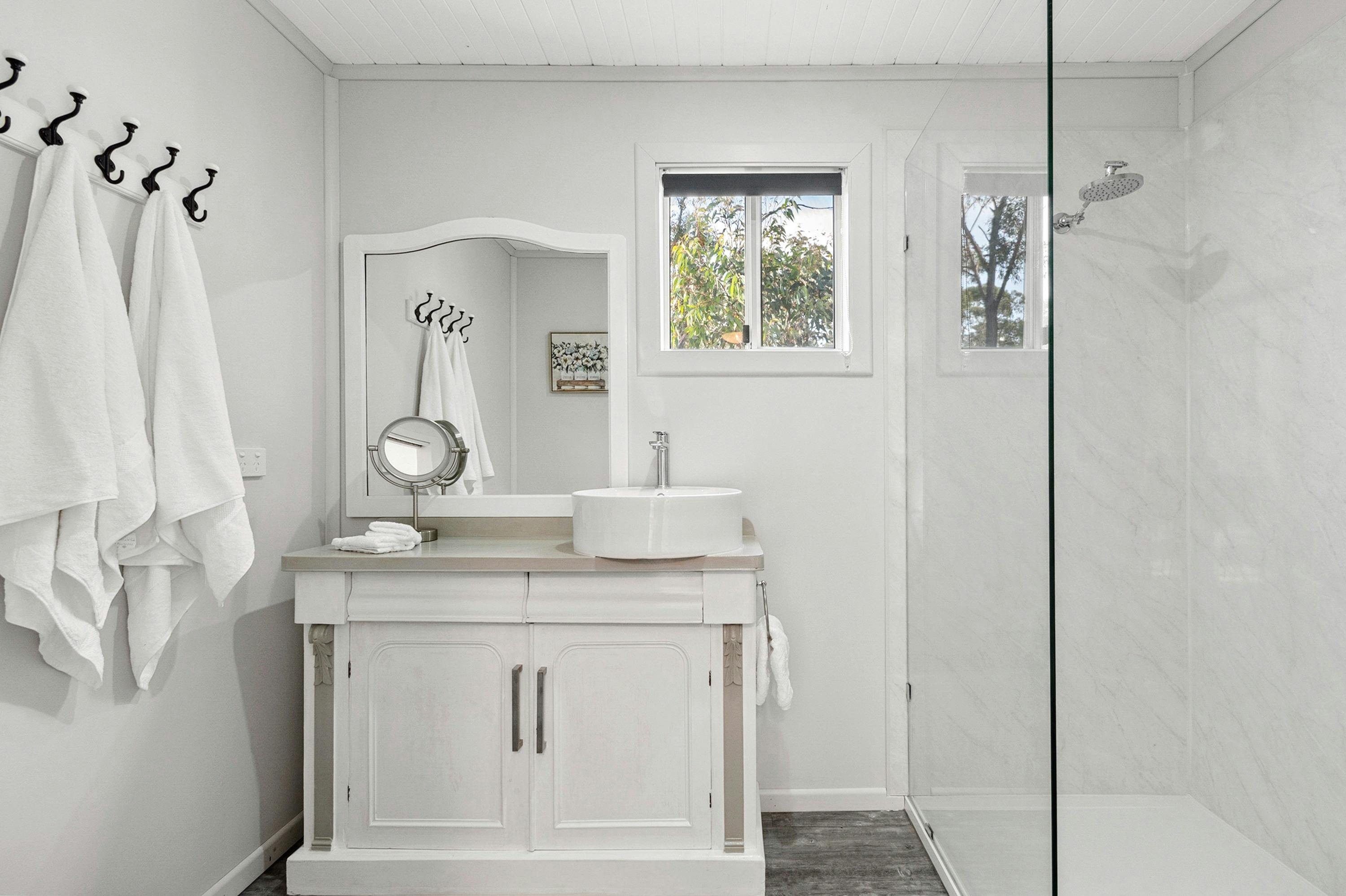 Bathroom with shower, toilet and vanity