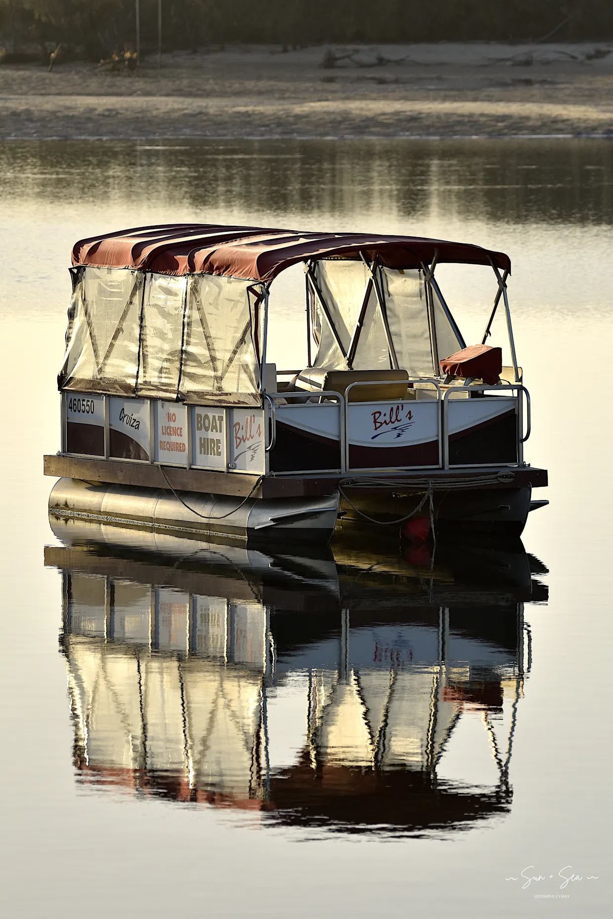 1 Hour Sunset Tour on a Luxury Boat - leaving from Caloundra