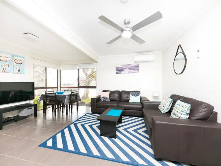 Living area with ceiling fan