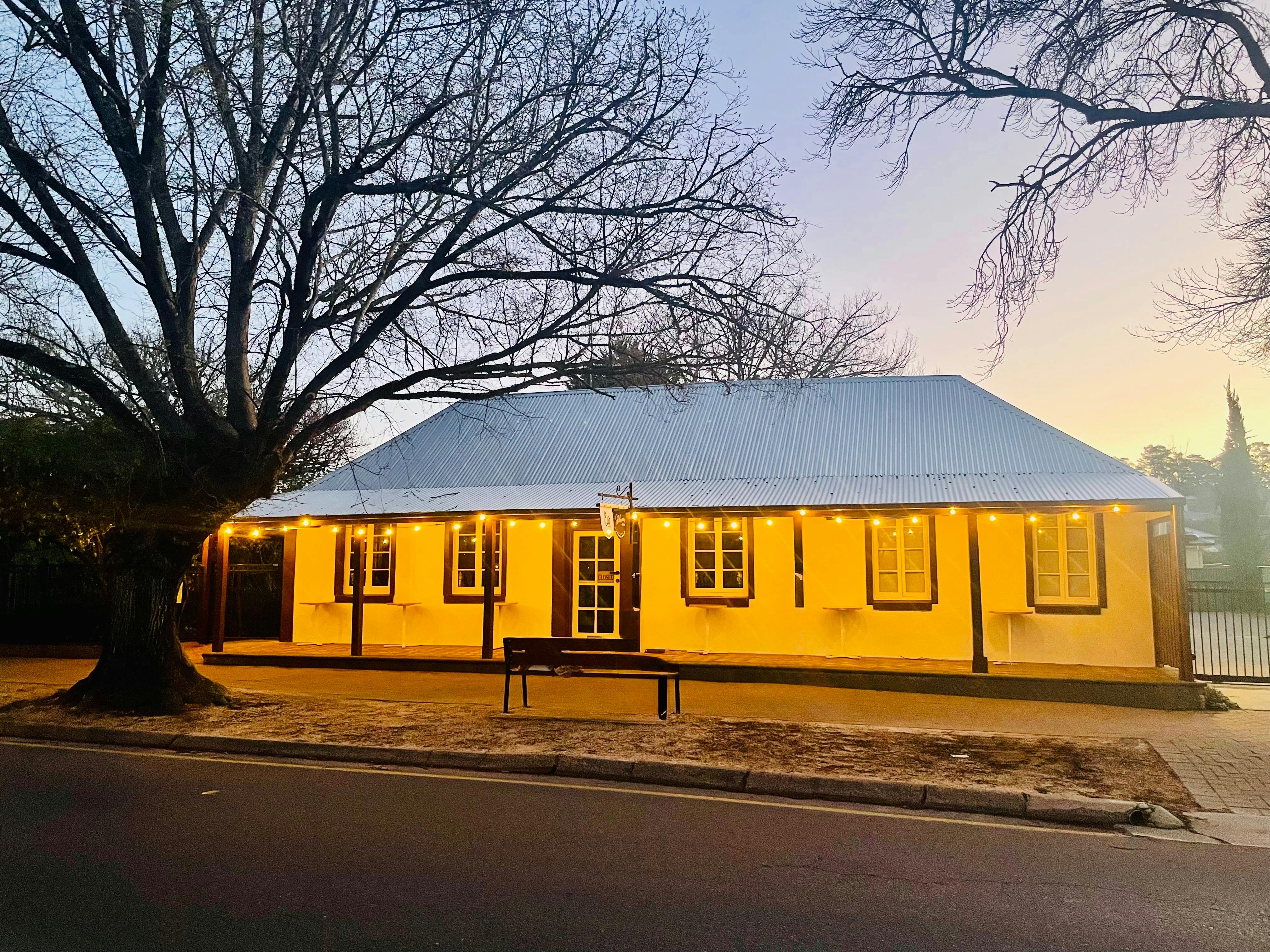 Eis Haus & Glühwein Hütte