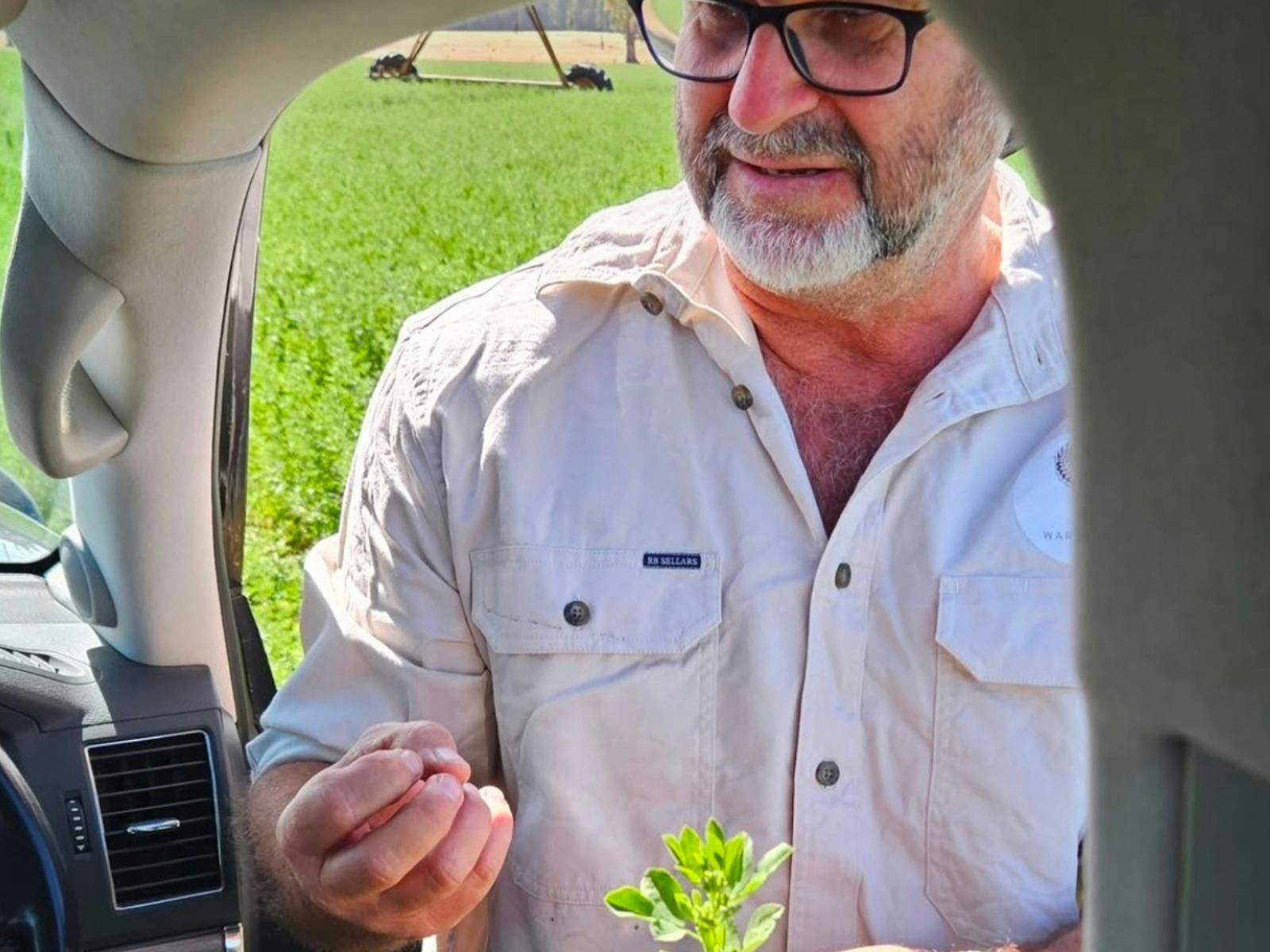 David the owner of warrawindi talking to guests in the car about the plant health