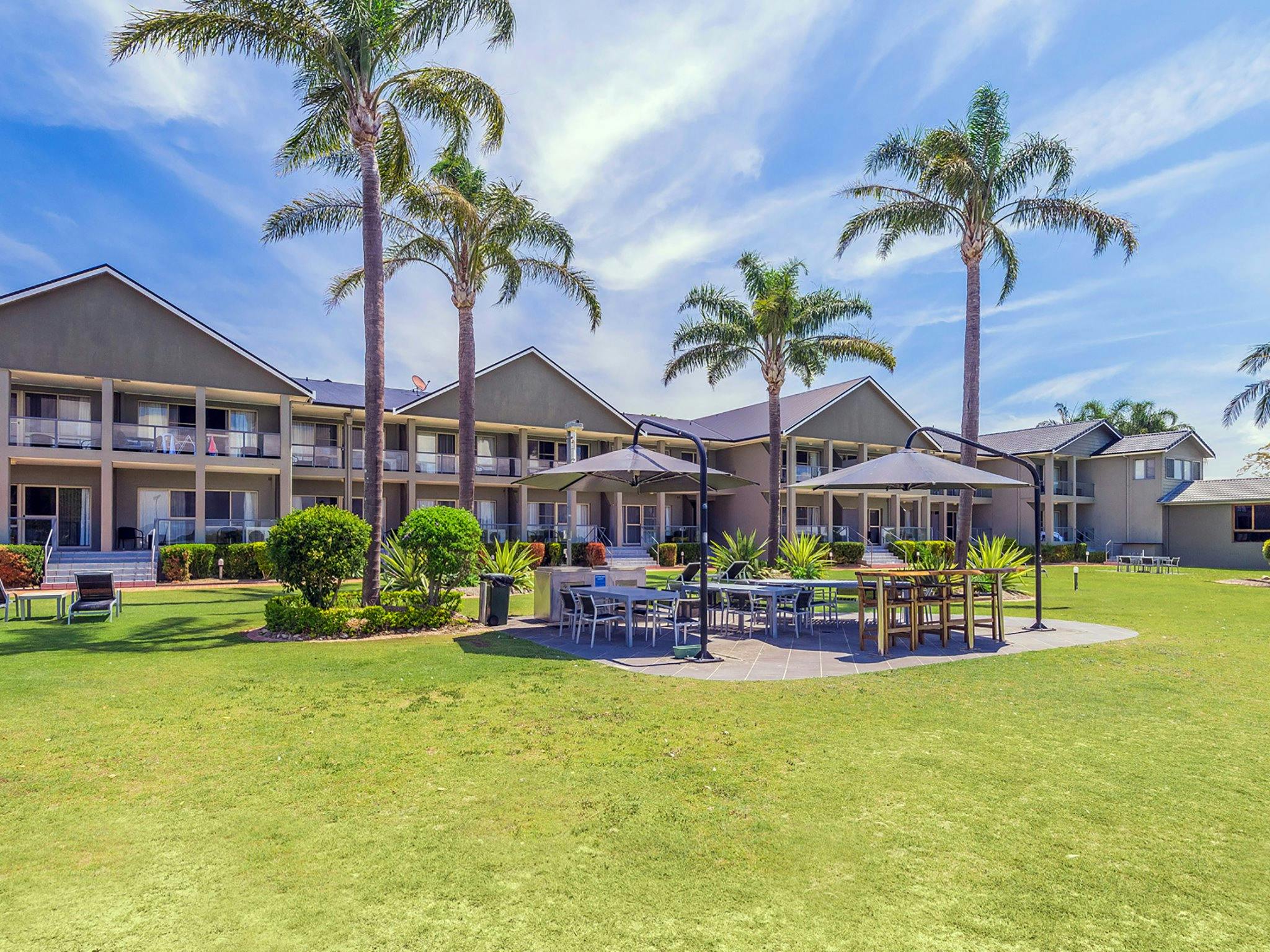 클라렌스 강변에 위치