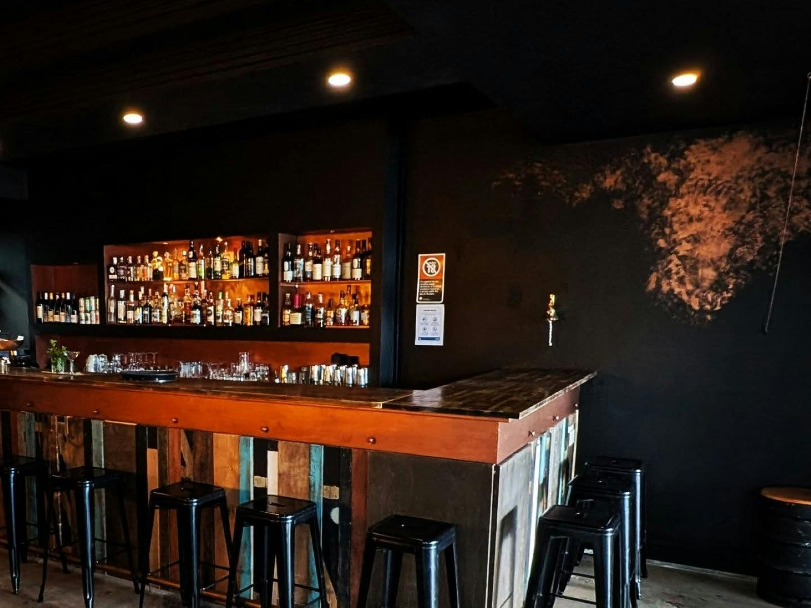 Jekyll & Hyde - interior