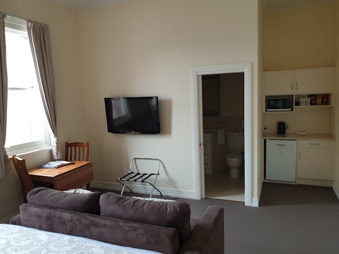 KING DELUXE SUITE