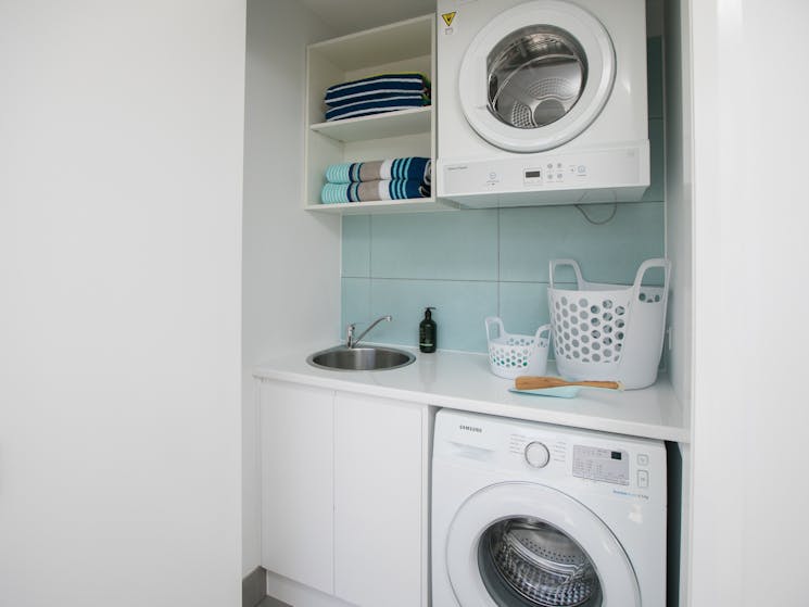 Cooks Hill Parkside Laundry, washing machine, dryer and iron etc.  Plus beach towels