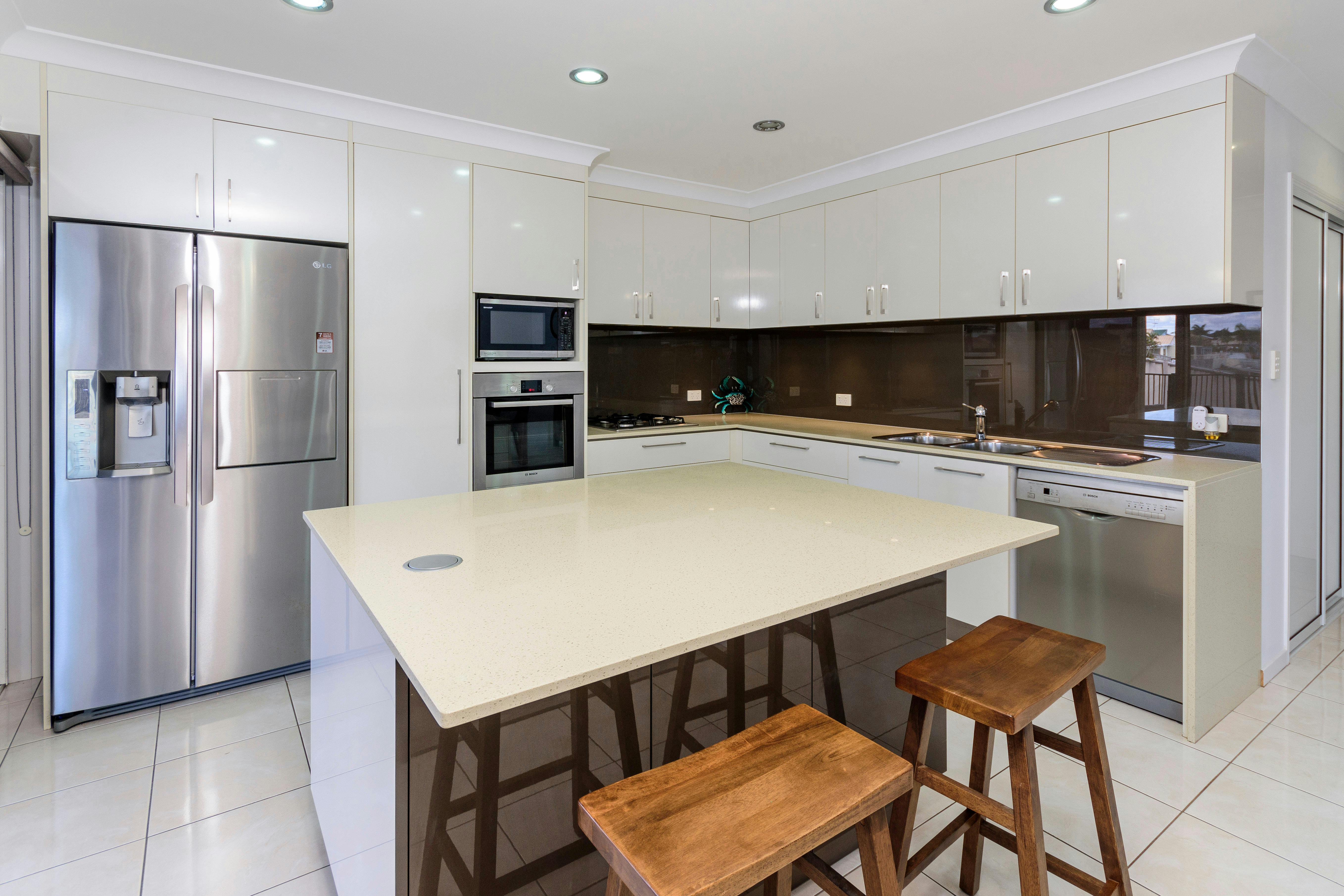 Island Paradise On The Canal