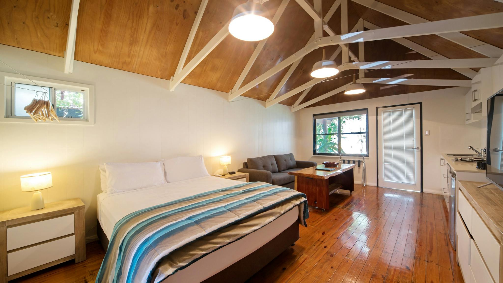 Magnums Accommodation Airlie Beach self-contained cabin Magnums Accommodation Airlie Beach self-contained cabin
