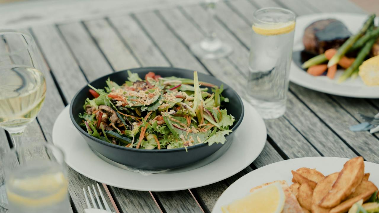 Outdoor dinning in Howlong